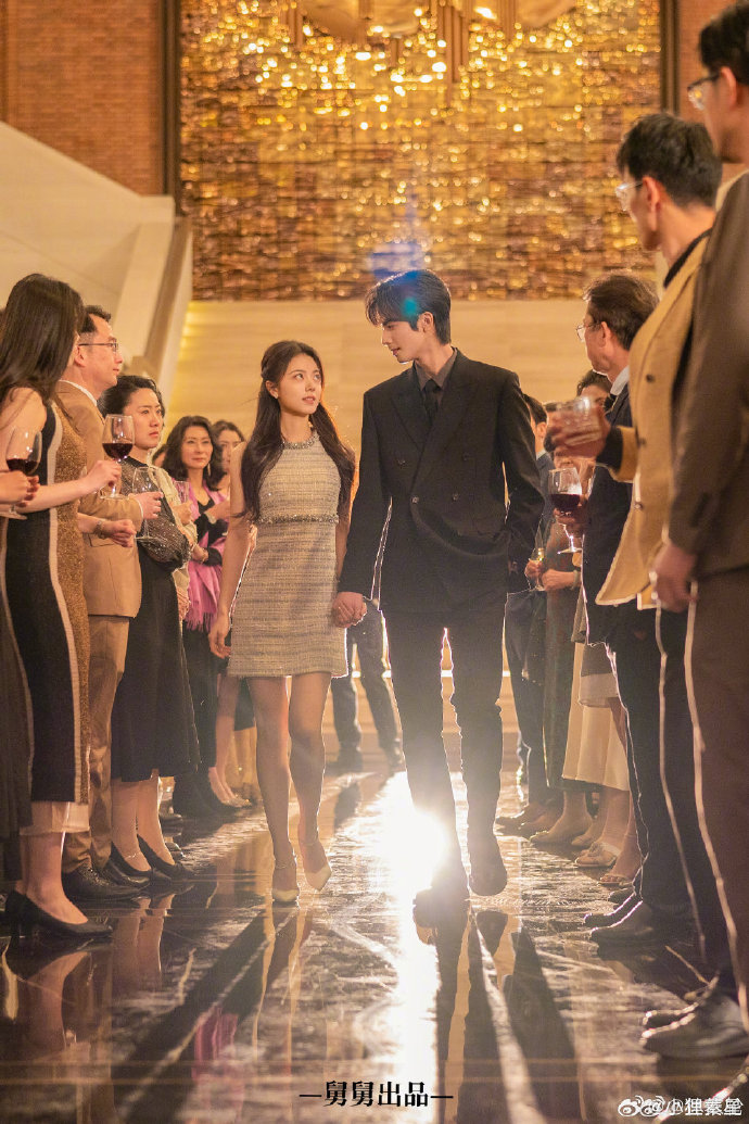 "Tôi như ánh dương rực rỡ" bị tẩy chay vì có đường lưỡi bò phi pháp - Ảnh 4.