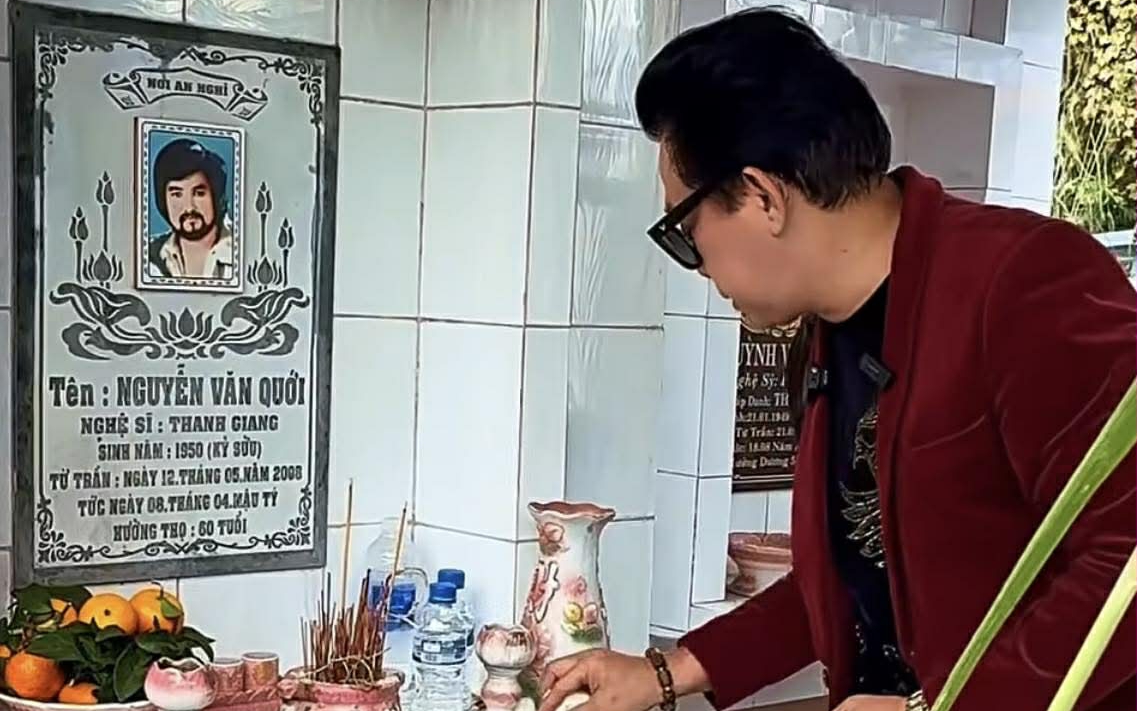 Nghệ sĩ Ngân Tuấn viếng mộ bầu Quới, nhớ mãi ân tình khó phai