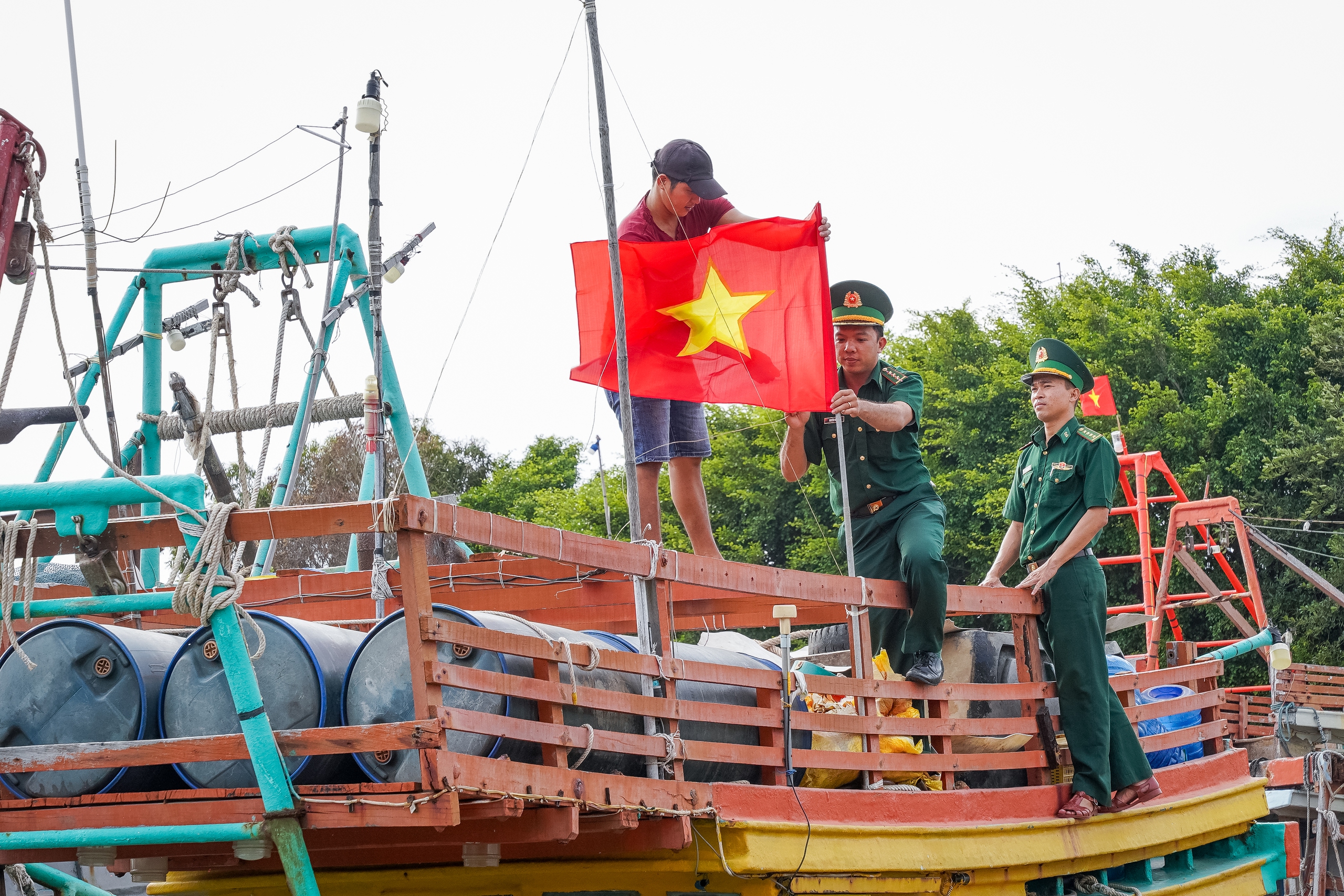 Bình yên cửa biển Hàm Luông - Ảnh 8.