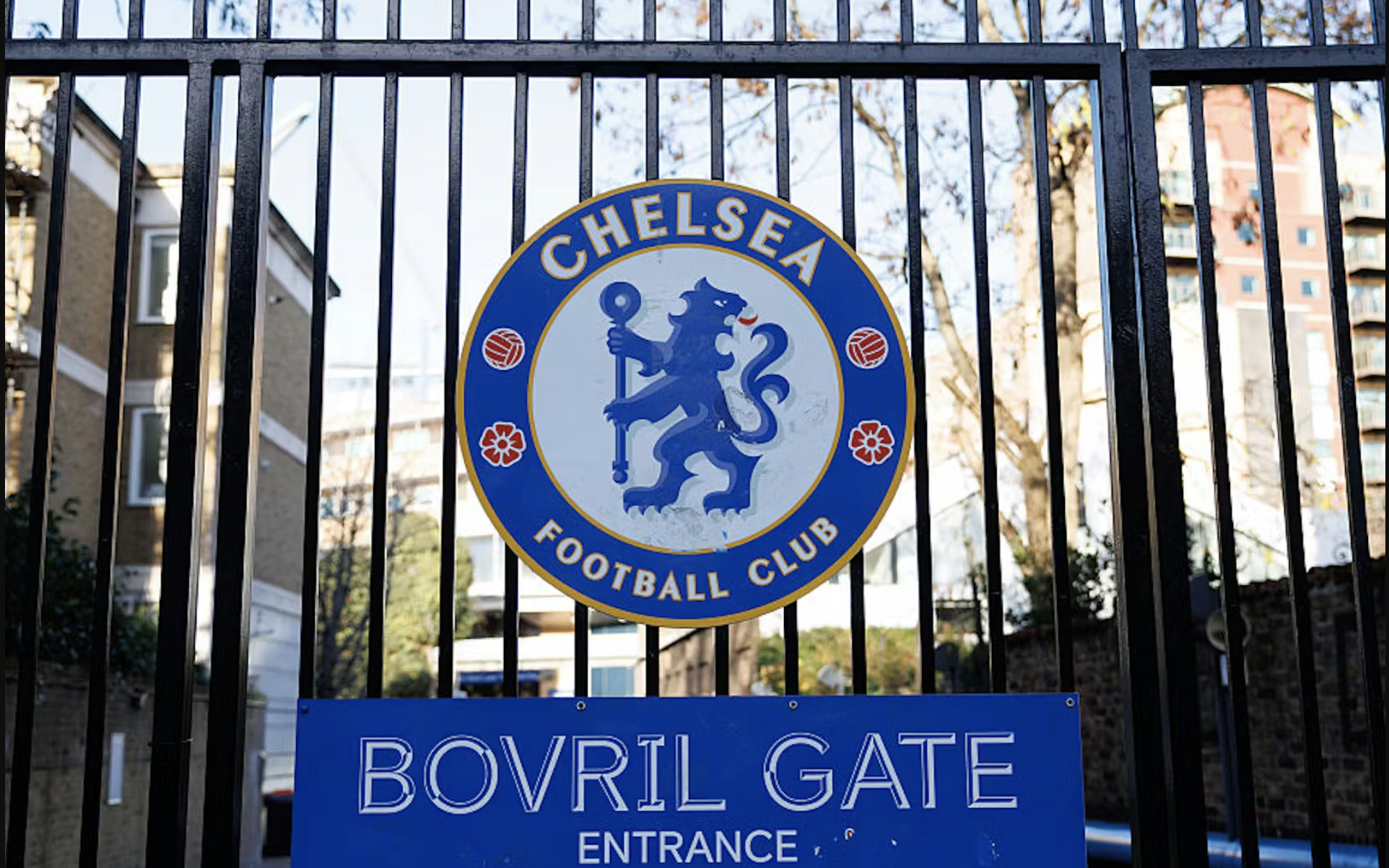 Cổ động viên Chelsea tổ chức biểu tình phản đối giới chủ đội bóng