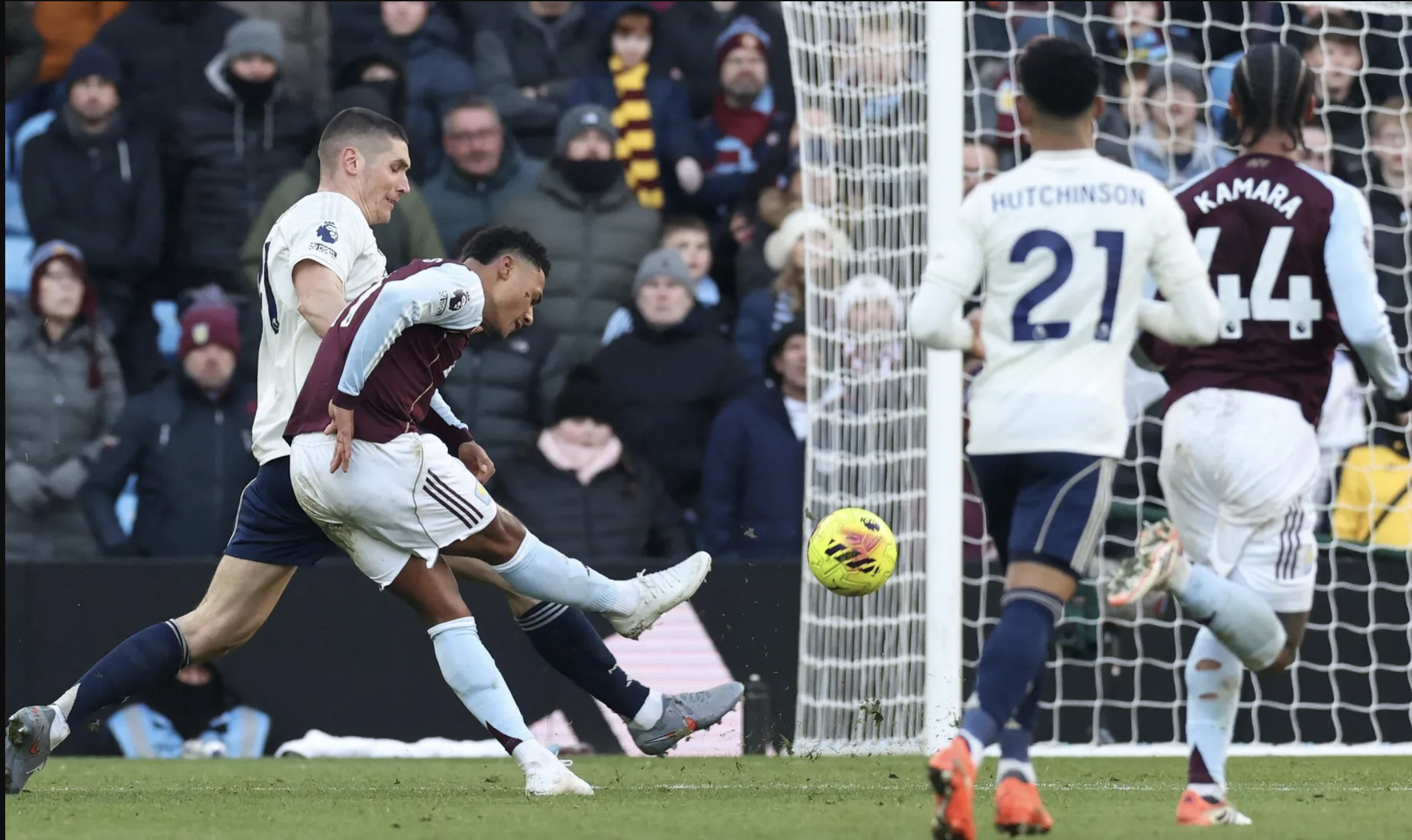 Đè bẹp Nottingham Forest, Aston Villa lên nhì bảng Ngoại hạng - Ảnh 2.