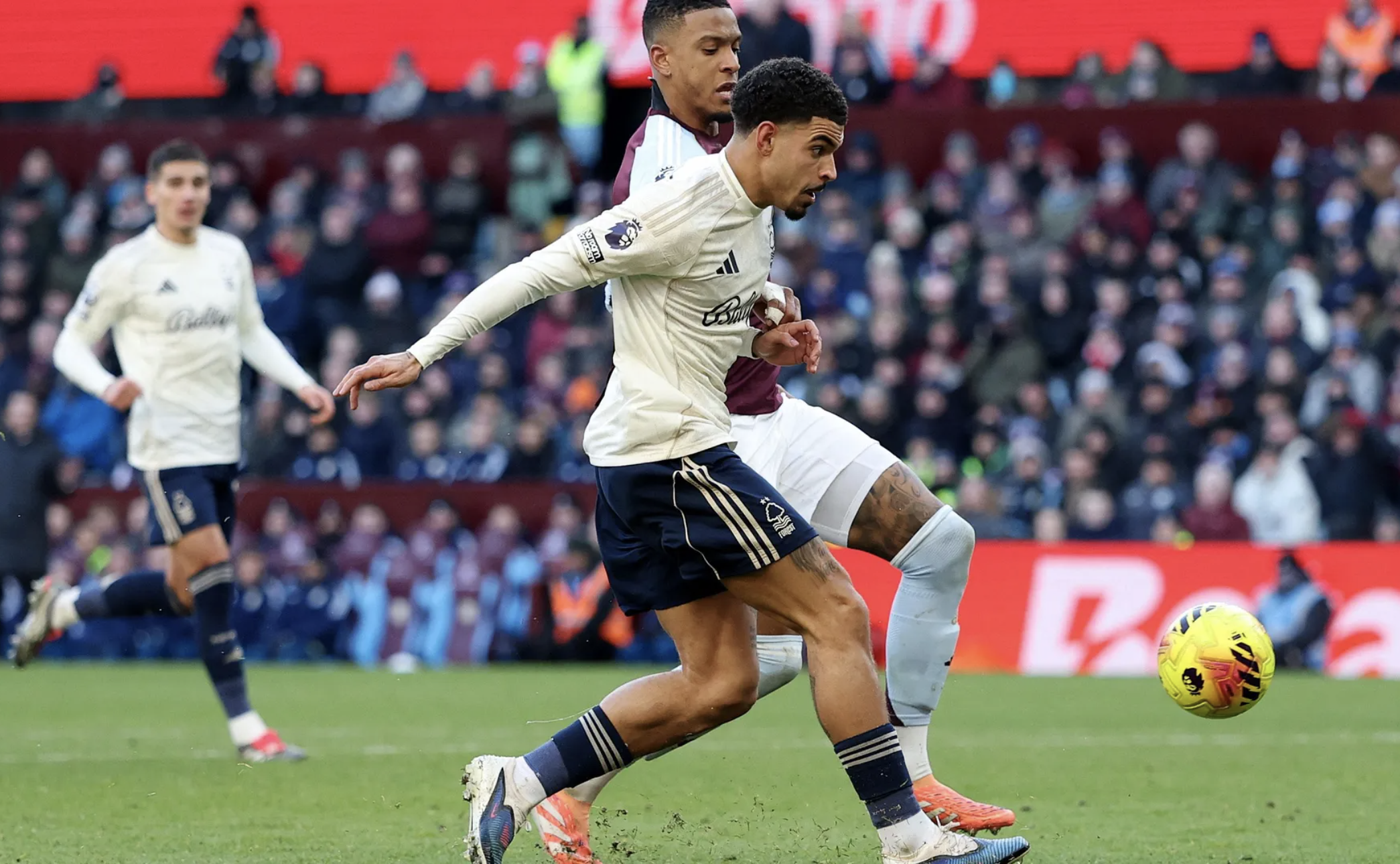 Đè bẹp Nottingham Forest, Aston Villa lên nhì bảng Ngoại hạng - Ảnh 4.