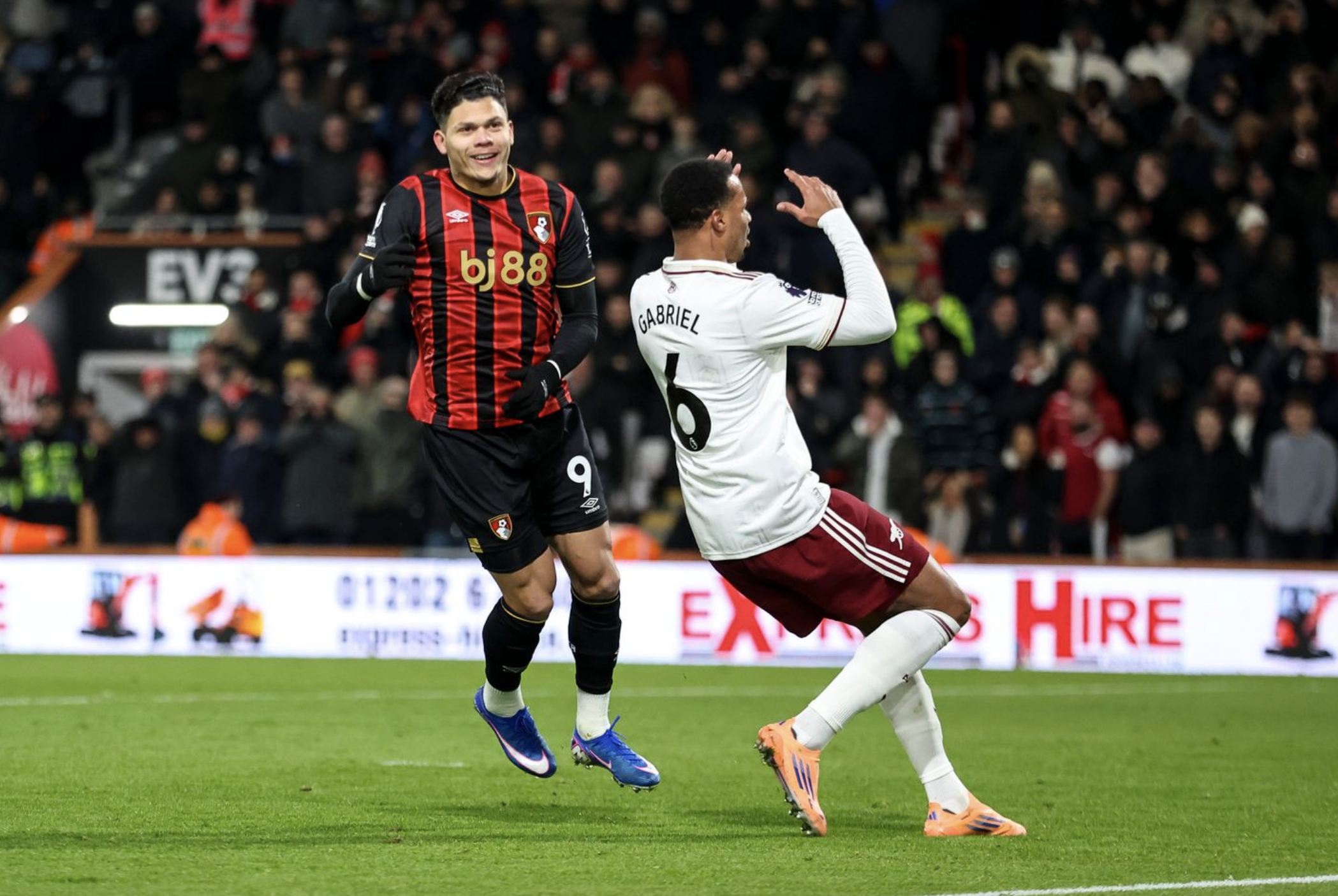 Declan Rice b&ugrave;ng nổ tại Vitality Stadium, Arsenal vững ng&ocirc;i đầu Ngoại hạng - Ảnh 1.