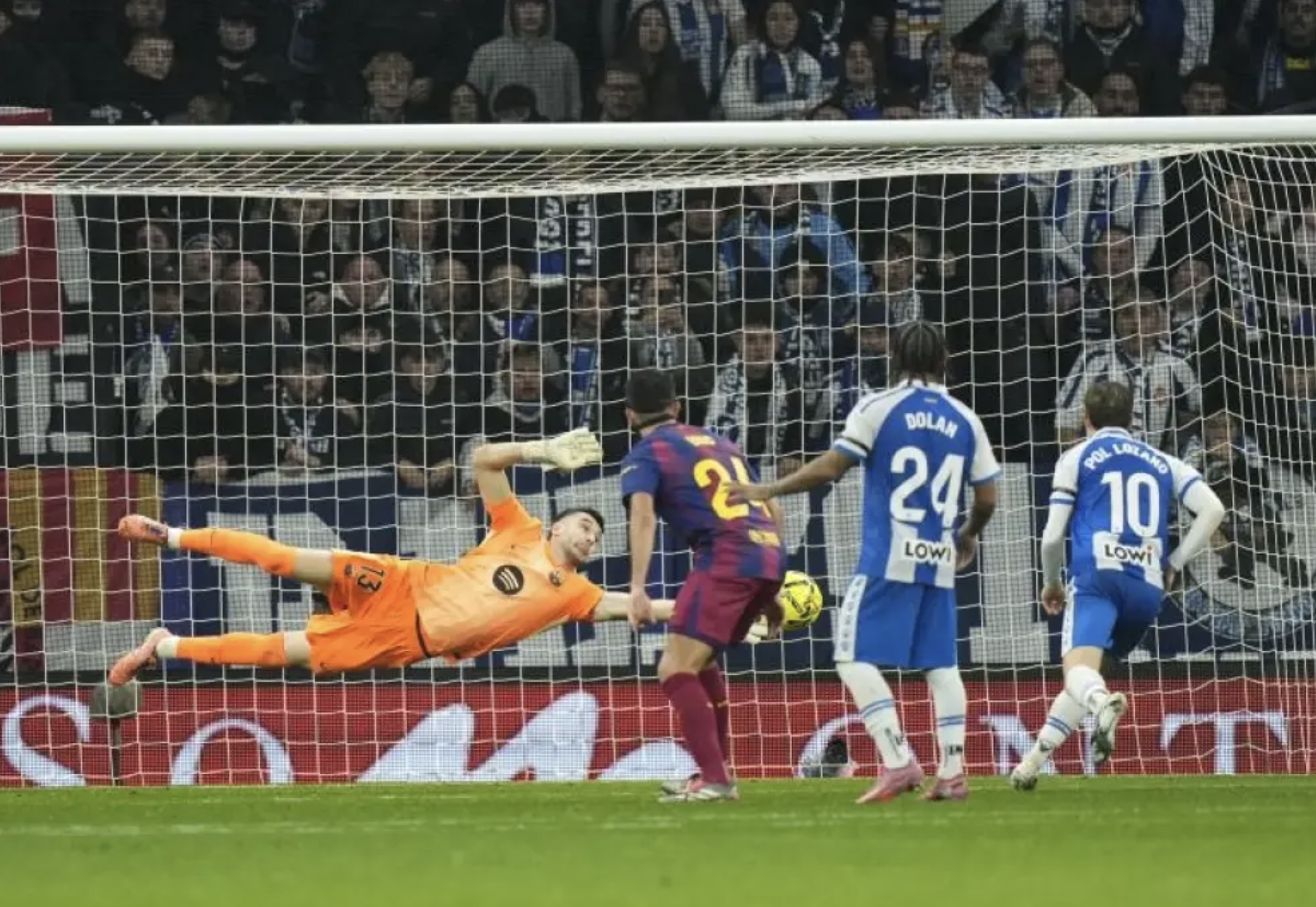 Siêu dự bị lập công, Barcelona thắng tưng bừng trận derby Catalunya - Ảnh 2.