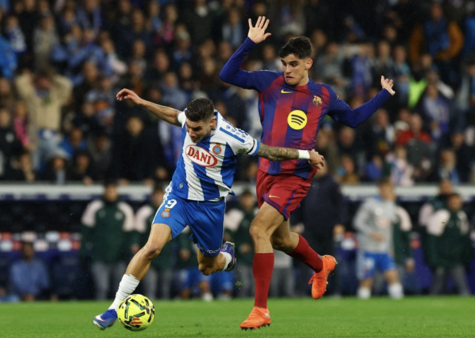Siêu dự bị lập công, Barcelona thắng tưng bừng trận derby Catalunya - Ảnh 3.