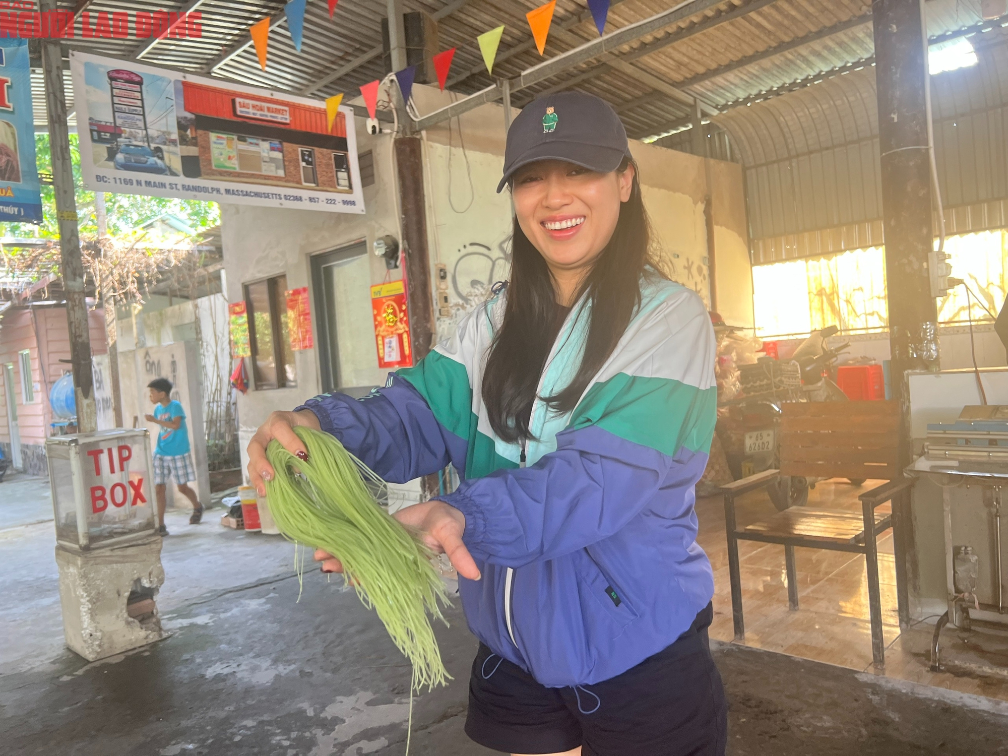 Cần Thơ: Kh&aacute;ch T&acirc;y th&iacute;ch th&uacute; khi trải nghiệm tự tay v&agrave;o bếp - Ảnh 10.