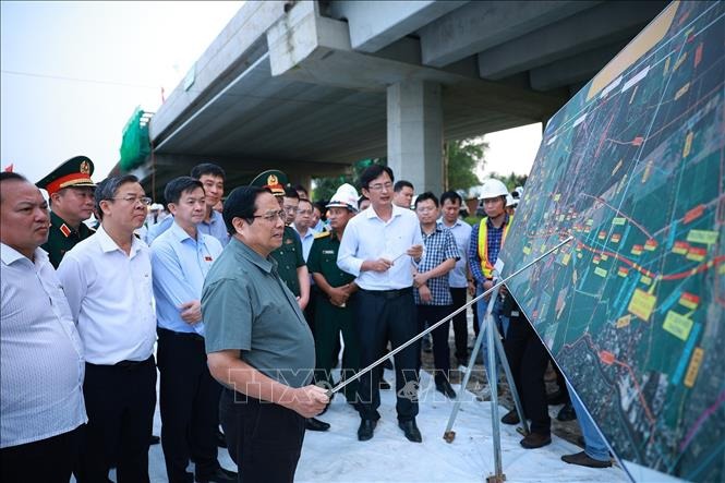 Thủ tướng yêu cầu đẩy nhanh tiến độ dự án chào mừng Đại hội XIV của Đảng - Ảnh 1.