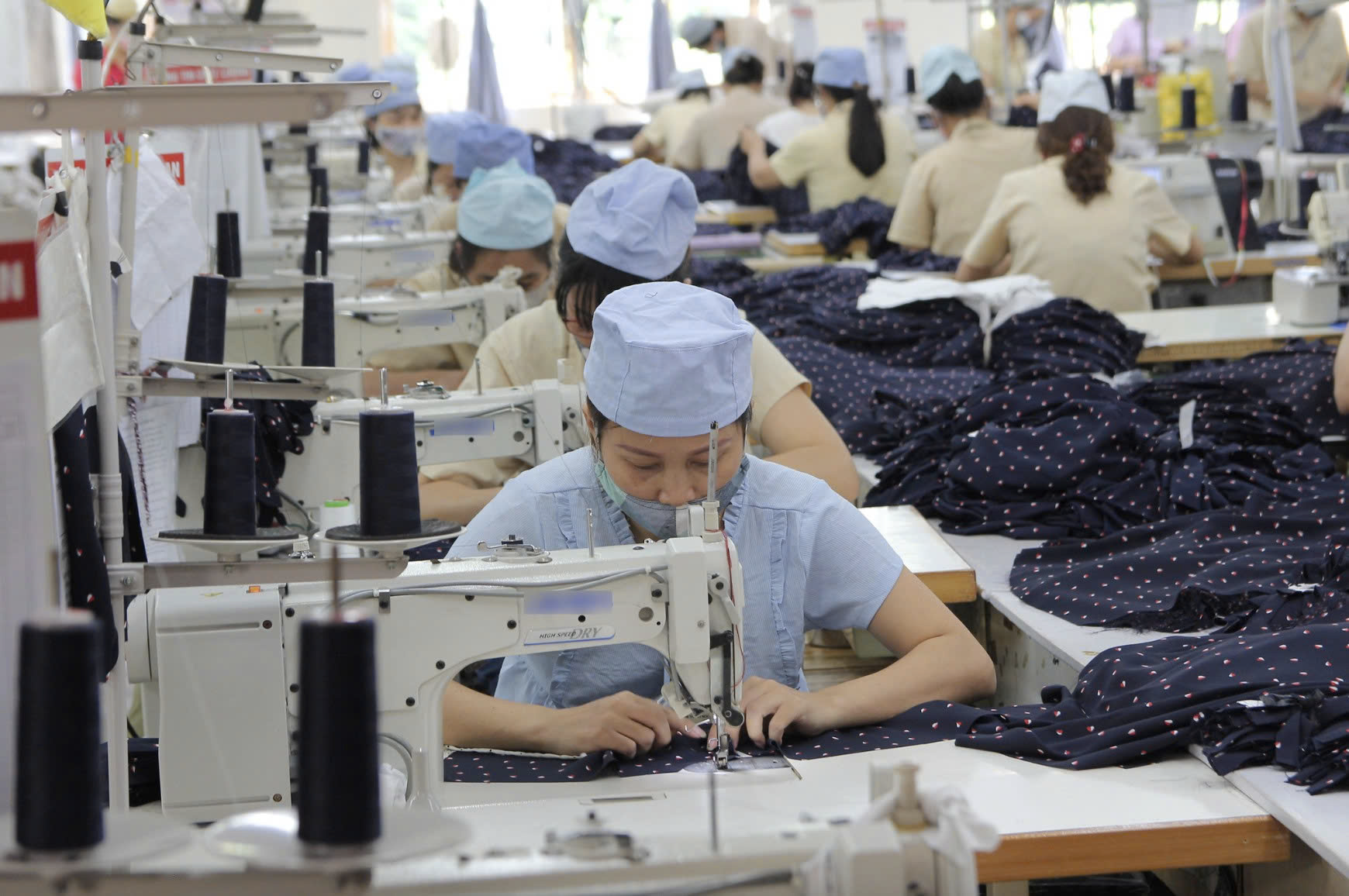 Bấp bênh việc làm sau tuổi 40 - Ảnh 1.