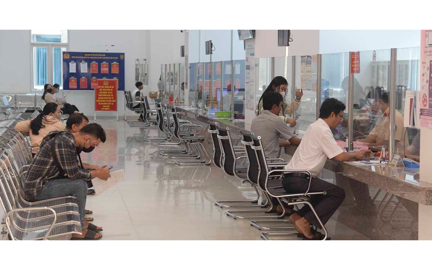 Chủ tịch UBND tỉnh Đồng Tháp ký quyết định quan trọng