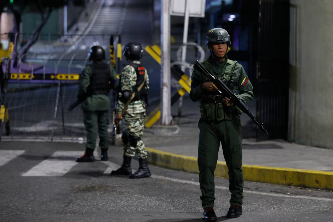 MỸ TẤN C&Ocirc;NG CARACAS, TUY&Ecirc;N BỐ BẮT GIỮ TỔNG THỐNG MADURO: Venezuela v&agrave; nhiều nước l&ecirc;n &aacute;n kịch liệt - Ảnh 1.