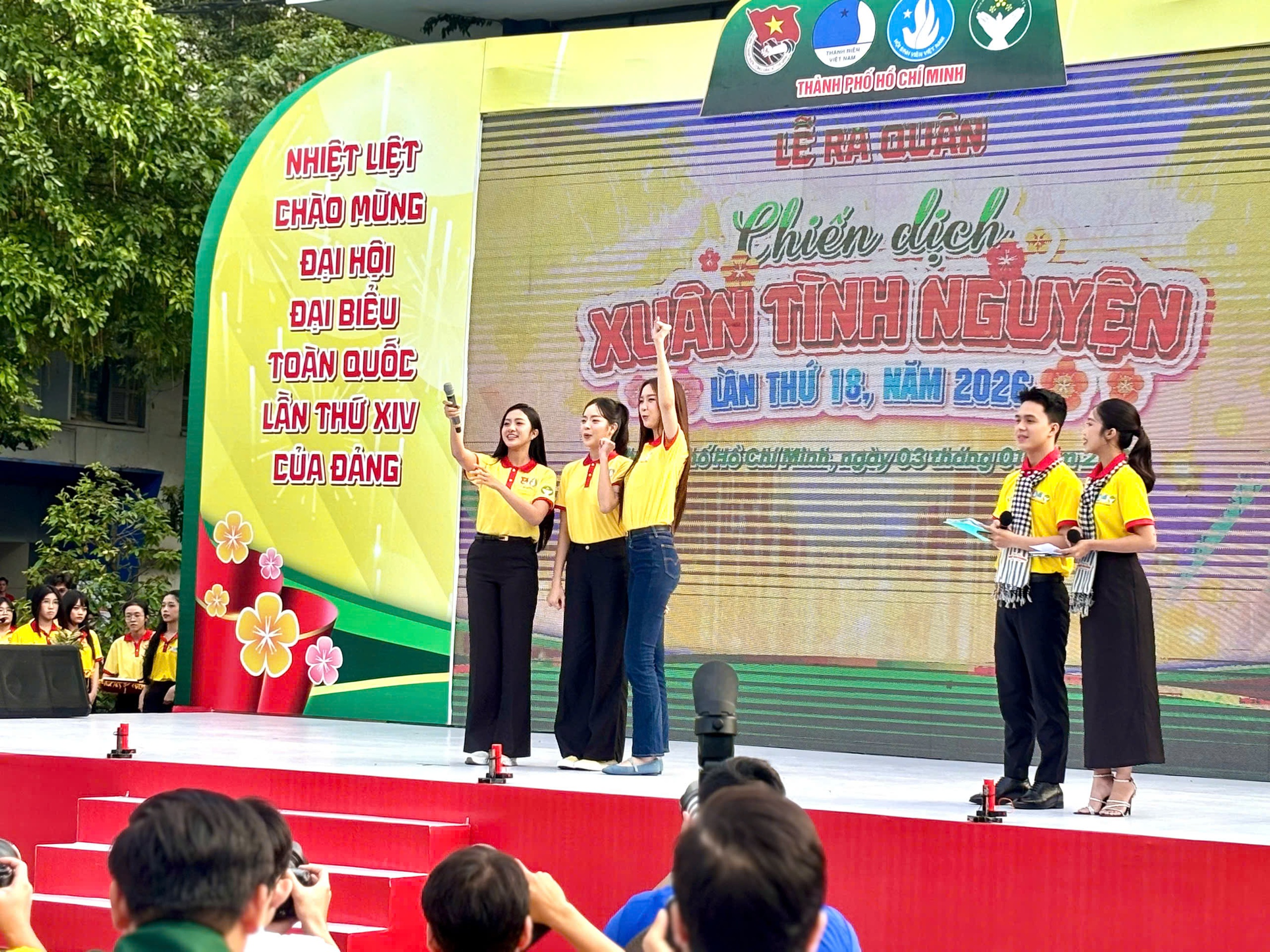 VIDEO: 500 lá cờ Tổ quốc "tiếp lửa" Xuân tình nguyện 2026 - Ảnh 6.