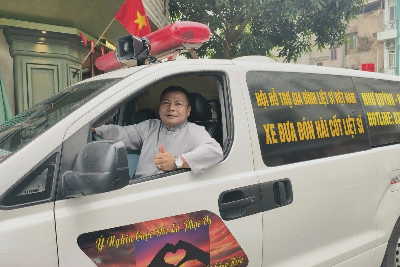 B&agrave;i dự thi cuộc thi viết "L&ograve;ng tốt quanh ta": "G&atilde; g&agrave;n" v&agrave; những "chuyến xe 0 đồng" - Ảnh 1.