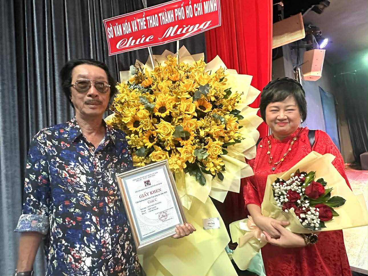 Vũ Lu&acirc;n, Ốc Thanh V&acirc;n được vinh danh tại Lễ tổng kết Hội S&acirc;n khấu 2025 - Ảnh 4.
