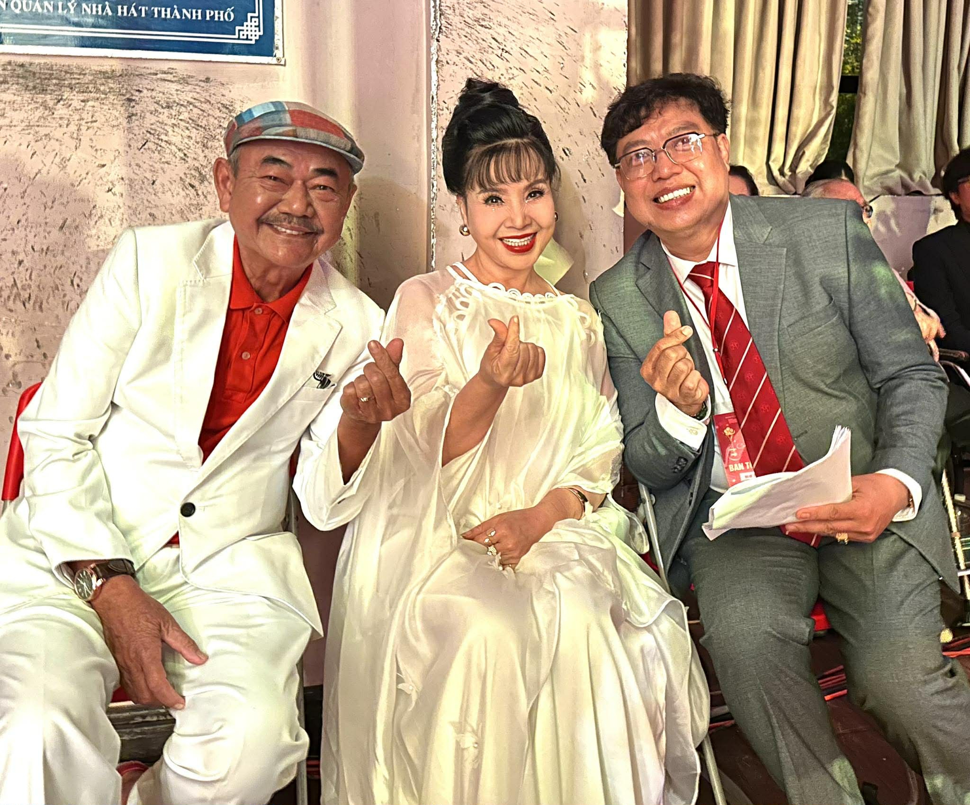 NSND Lan Hương vỡ &ograve;a hạnh ph&uacute;c khi gặp lại c&aacute;c đồng nghiệp tại Mai V&agrave;ng 31 -2025 - Ảnh 1.