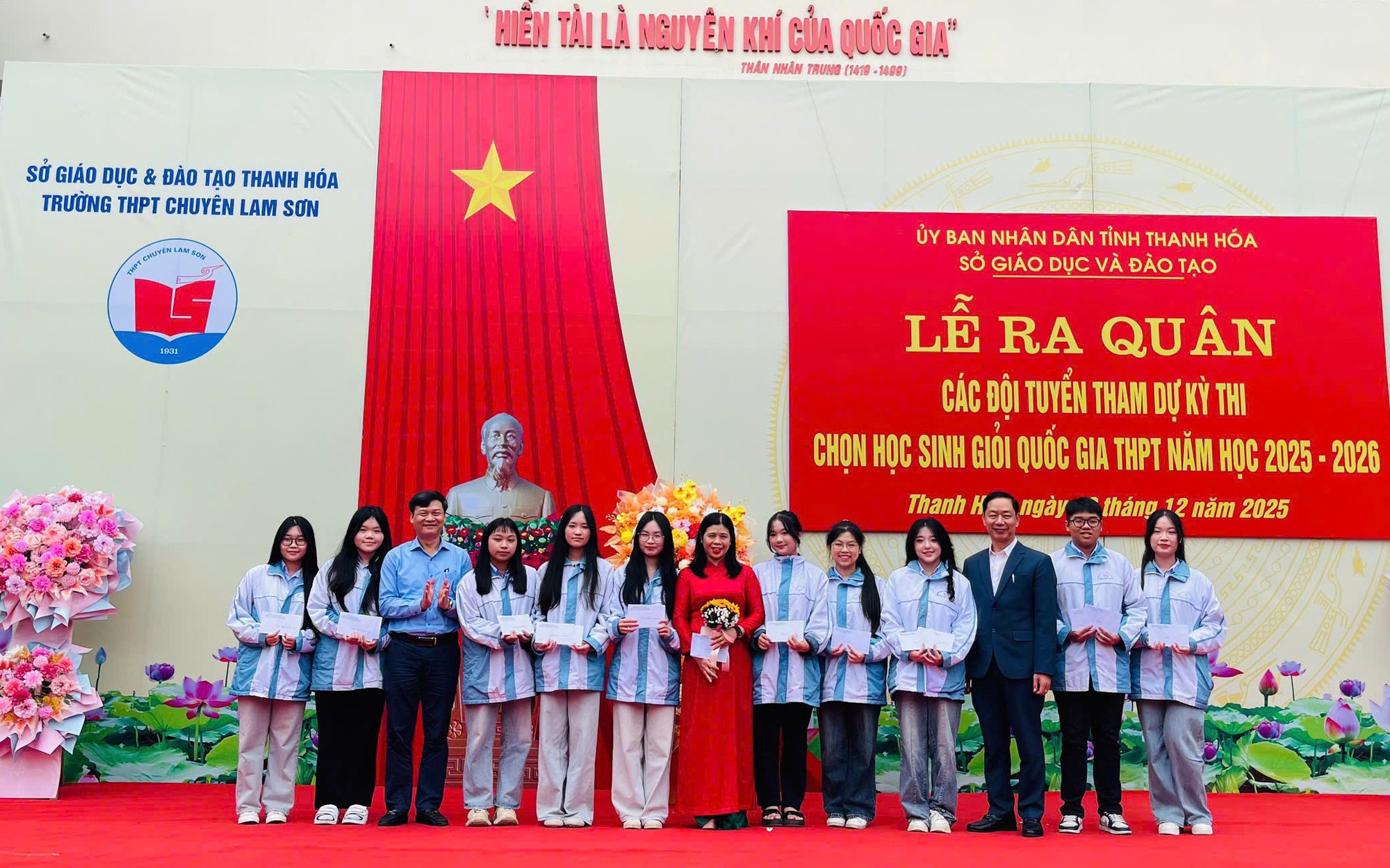 86 học sinh giỏi và 24 giáo viên một trường ở Thanh Hóa được Chủ tịch tỉnh tặng bằng khen