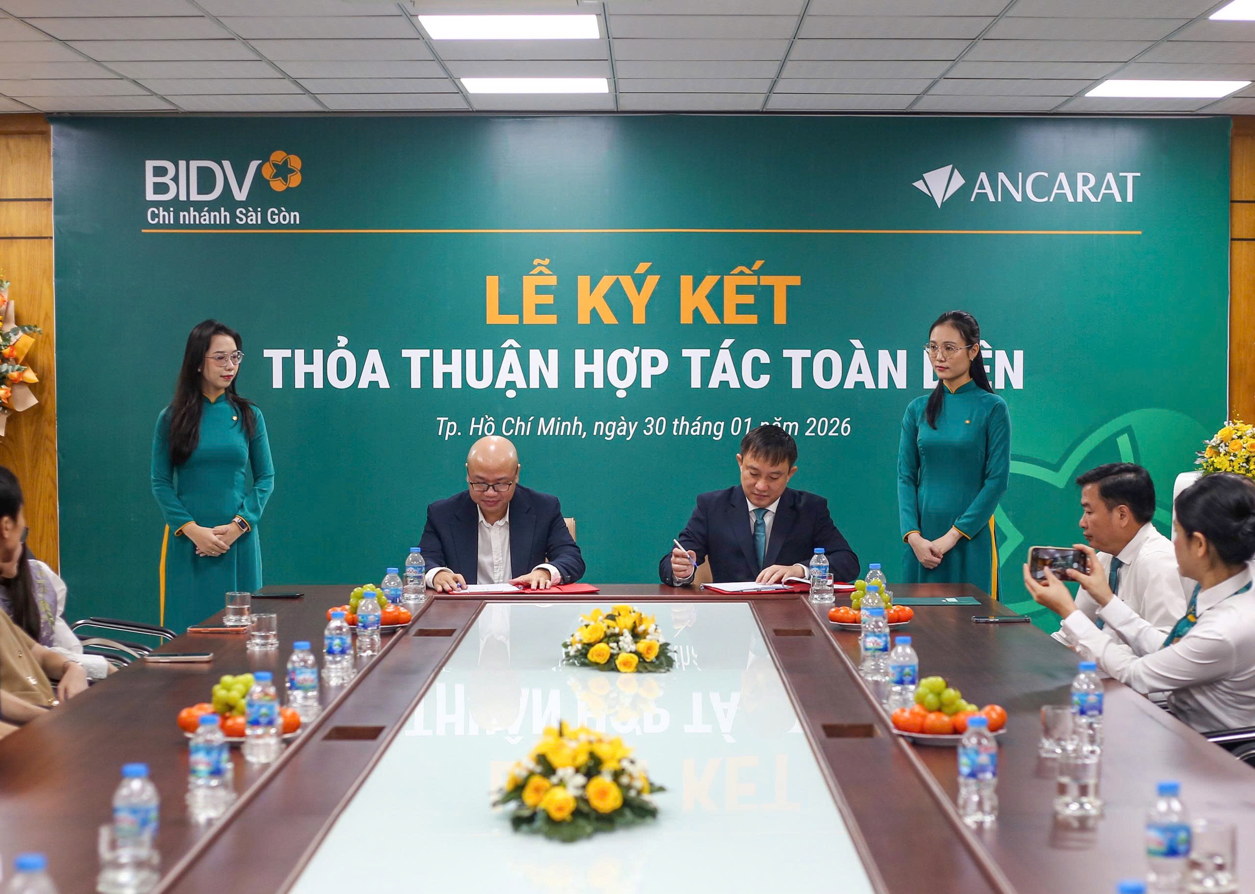 Một công ty "chơi lớn" cho đặt mua bạc trên app ngân hàng, nhận bạc ngay - Ảnh 1.