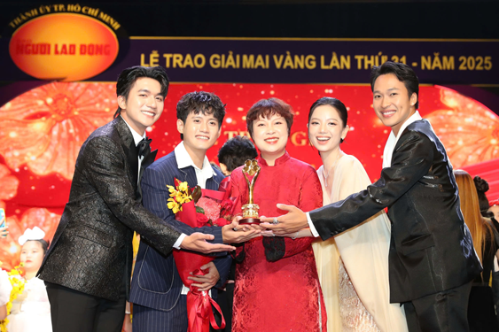 Nghệ sĩ thắng Giải Mai Vàng chia sẻ - Ảnh 1.