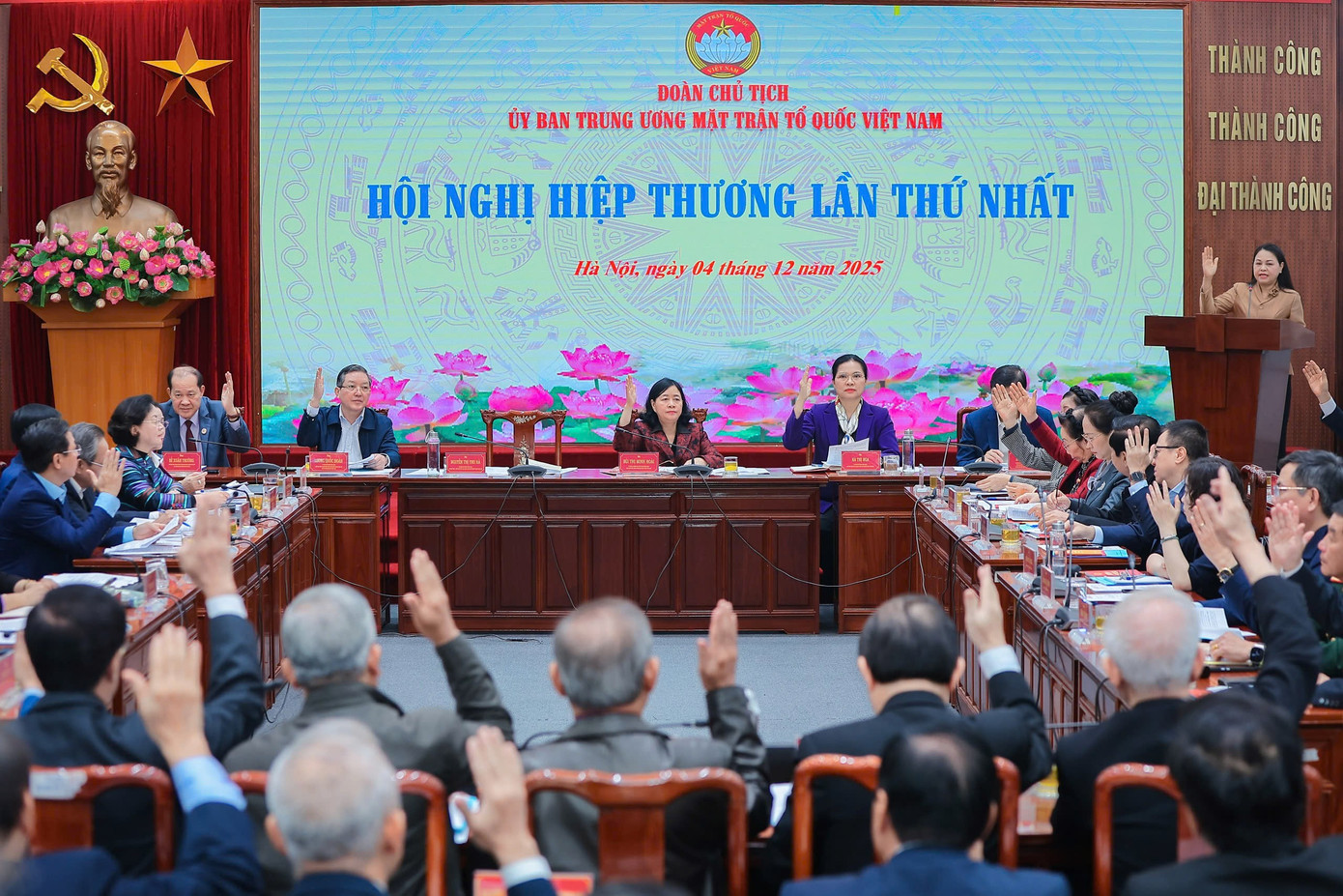 Giới thiệu 975 người ứng cử đại biểu Quốc hội khóa XVI 2026 - Ảnh 1.