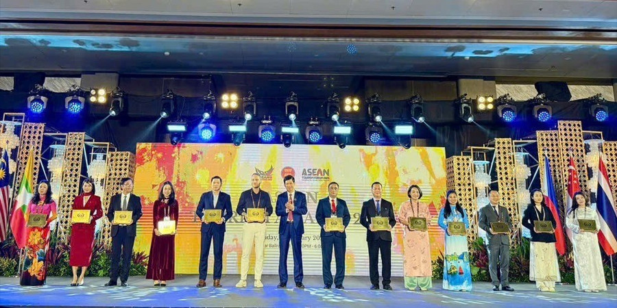 Quy Nhơn lần thứ ba nhận Giải thưởng &ldquo;Đ&ocirc; thị du lịch sạch ASEAN&rdquo; - Ảnh 1.