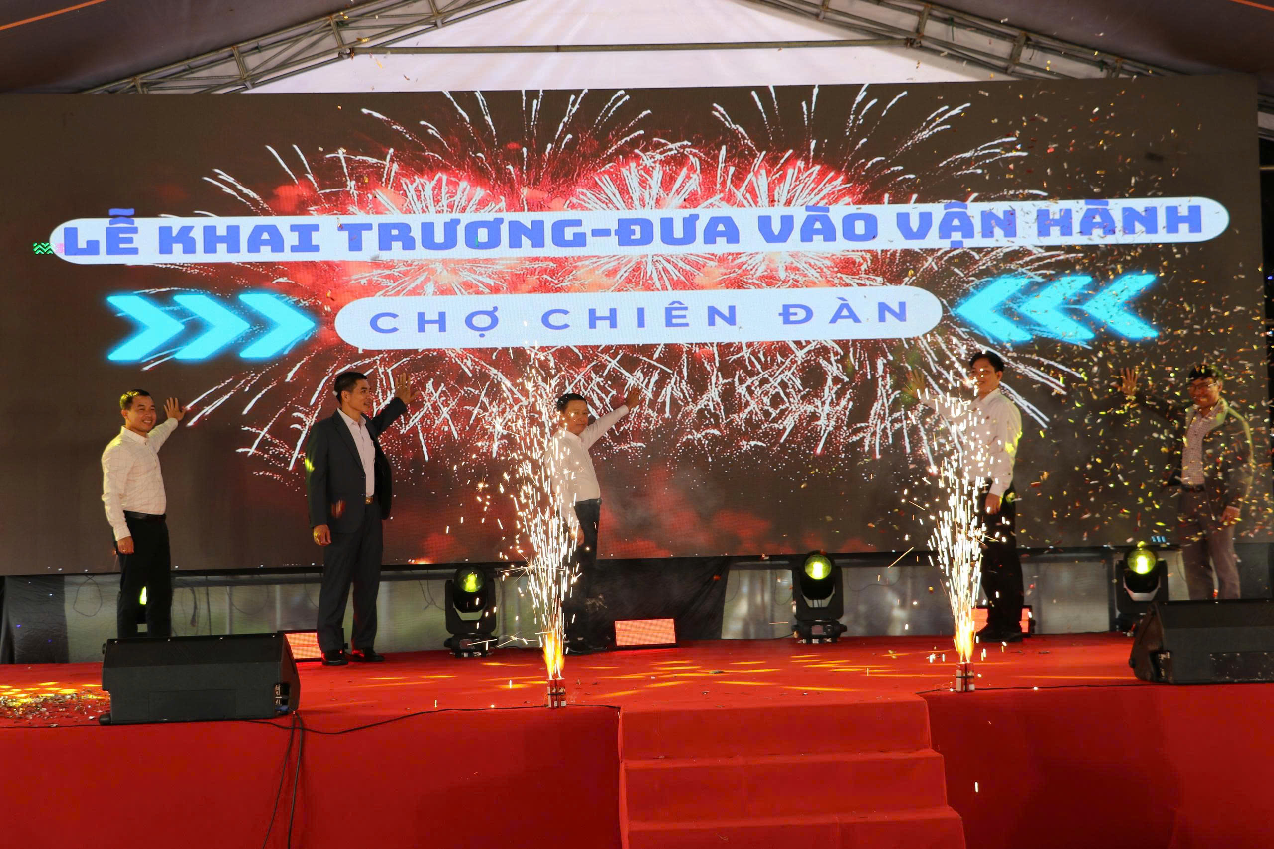 Chợ Chi&ecirc;n Đ&agrave;n ở Đ&agrave; Nẵng ch&iacute;nh thức đi v&agrave;o hoạt động phục vụ tiểu thương - Ảnh 3.