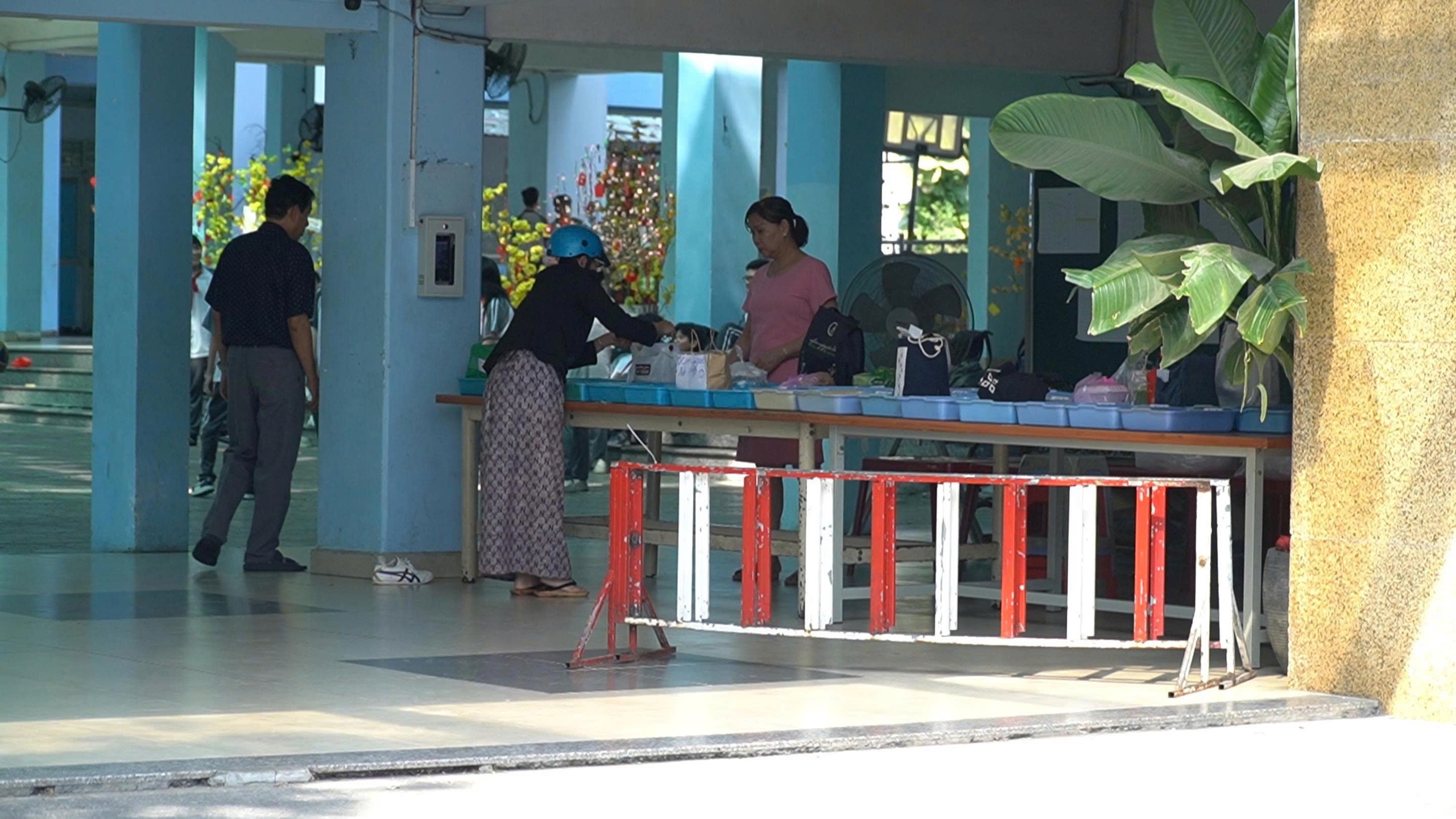 Bất an với bữa ăn học đường - Ảnh 1.