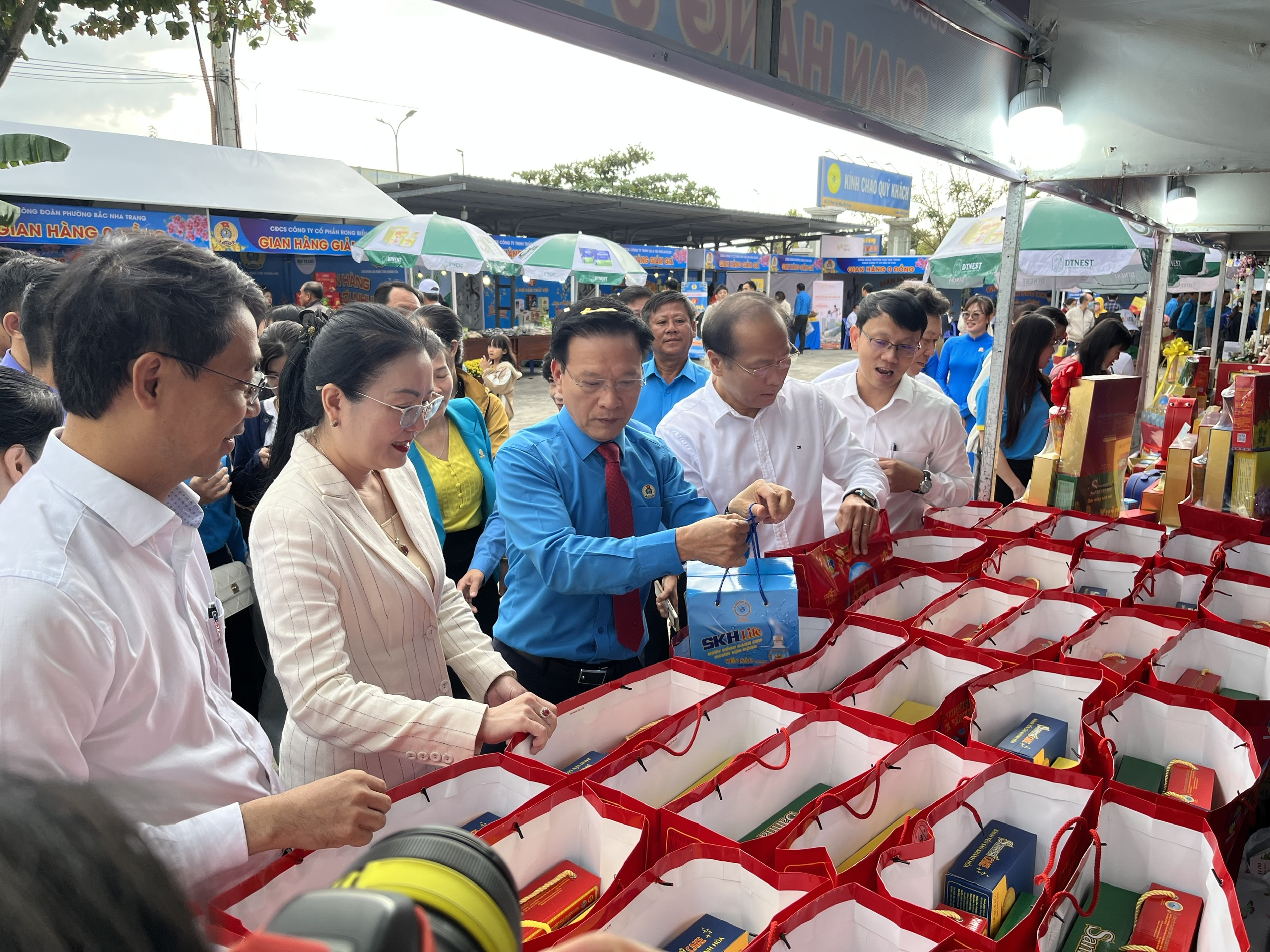 Khánh Hoà hơn 61 tỷ đồng chăm lo Tết Bính Ngọ 2026 cho đoàn viên, người lao động - Ảnh 5.