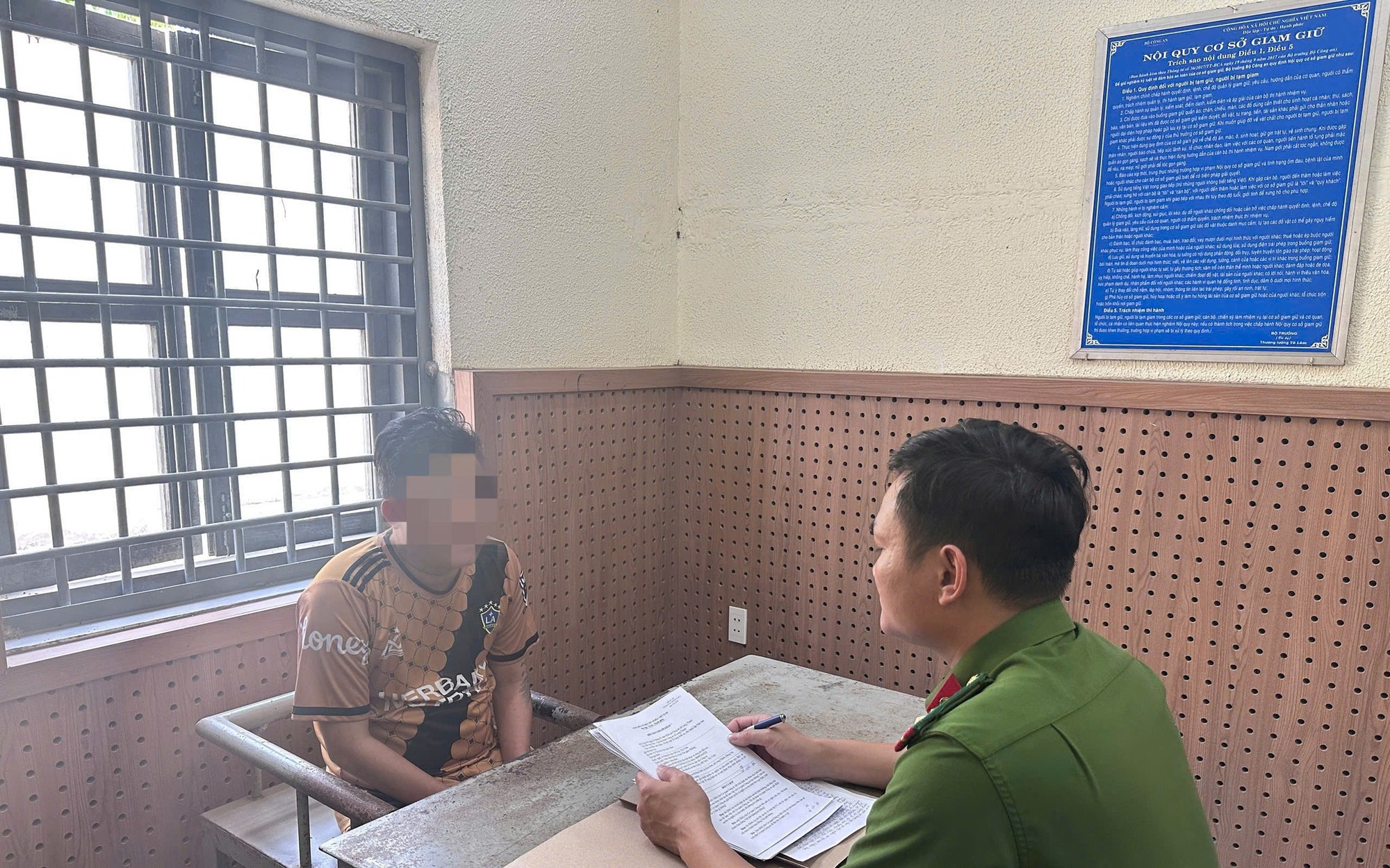 Tạm giữ gã đàn ông sàm sỡ thiếu nữ trong công ty ở Đồng Nai