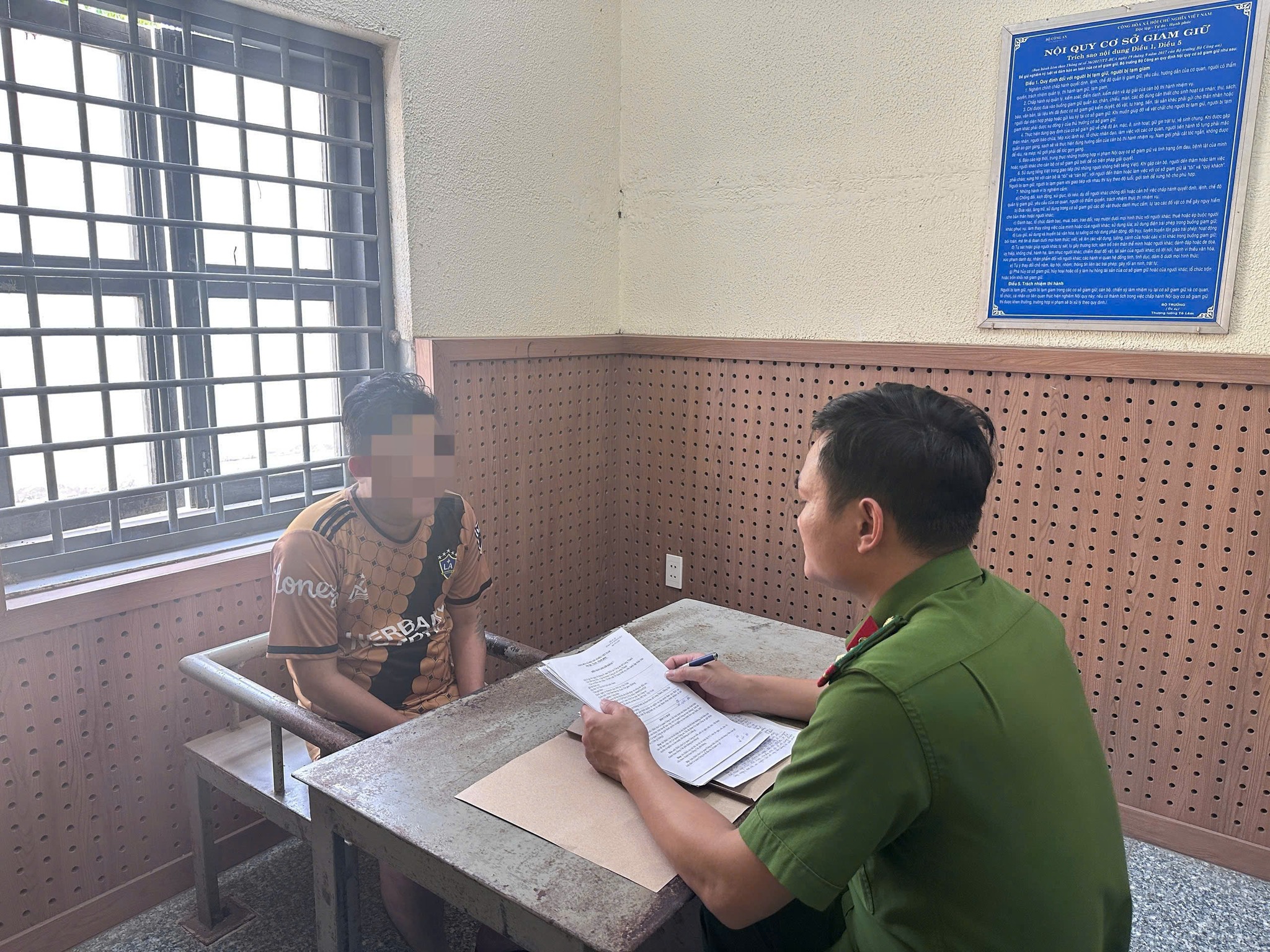 Tạm giữ gã đàn ông sàm sỡ thiếu nữ tại Đồng Nai: Hành vi phạm tội nghiêm trọng - Ảnh 1.