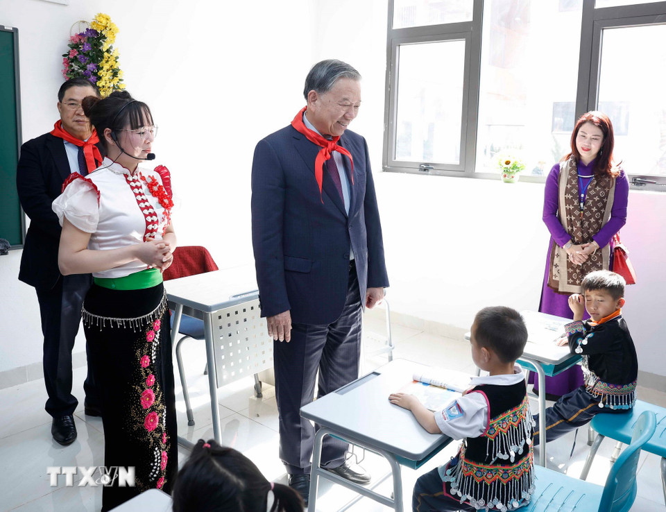 Tổng B&iacute; thư T&ocirc; L&acirc;m dự lễ kh&aacute;nh th&agrave;nh Trường Phổ th&ocirc;ng nội tr&uacute; li&ecirc;n cấp TH v&agrave; THCS Si Pa Ph&igrave;n - Ảnh 5.