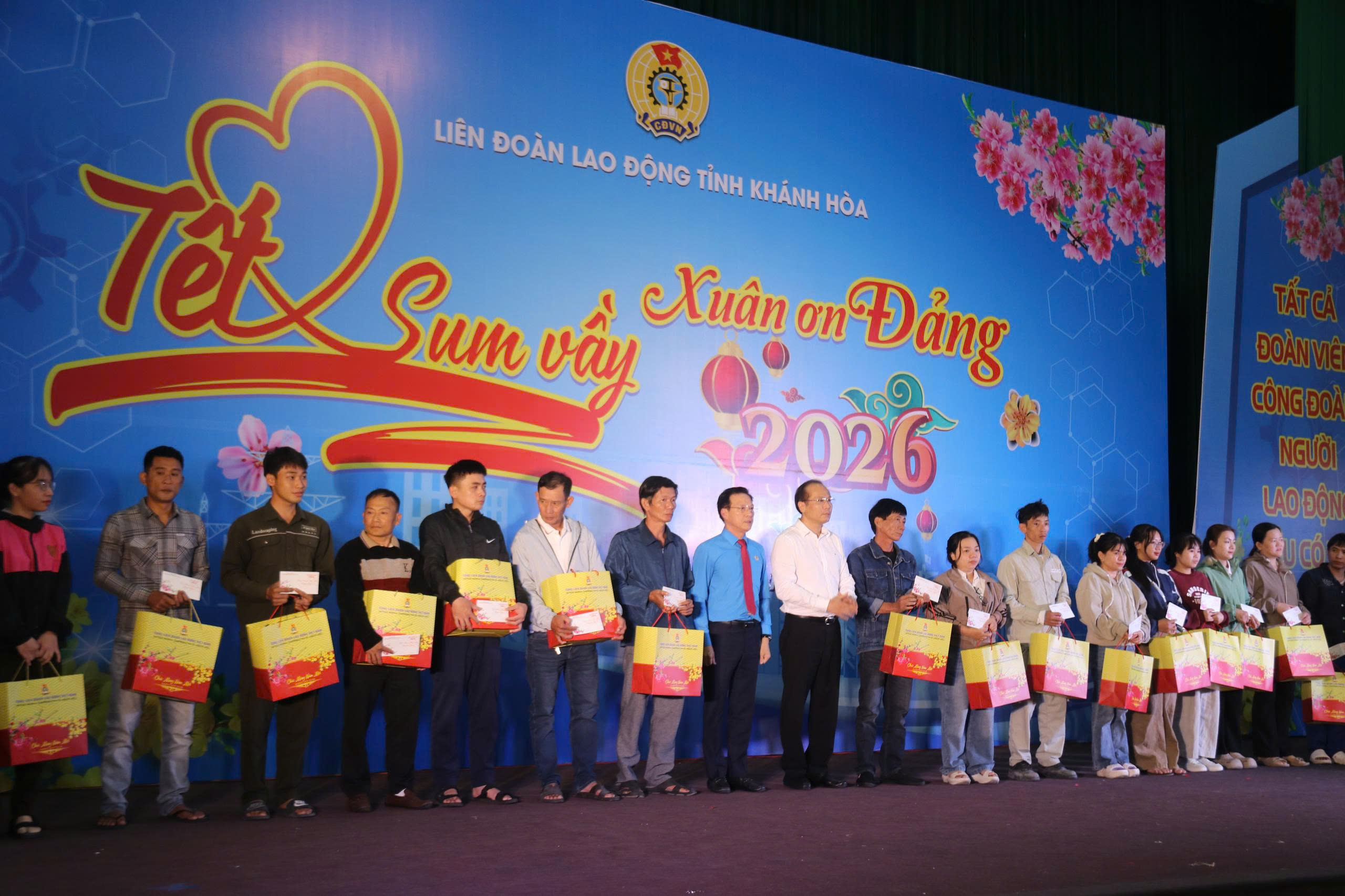 Khánh Hoà hơn 61 tỷ đồng chăm lo Tết Bính Ngọ 2026 cho đoàn viên, người lao động - Ảnh 2.