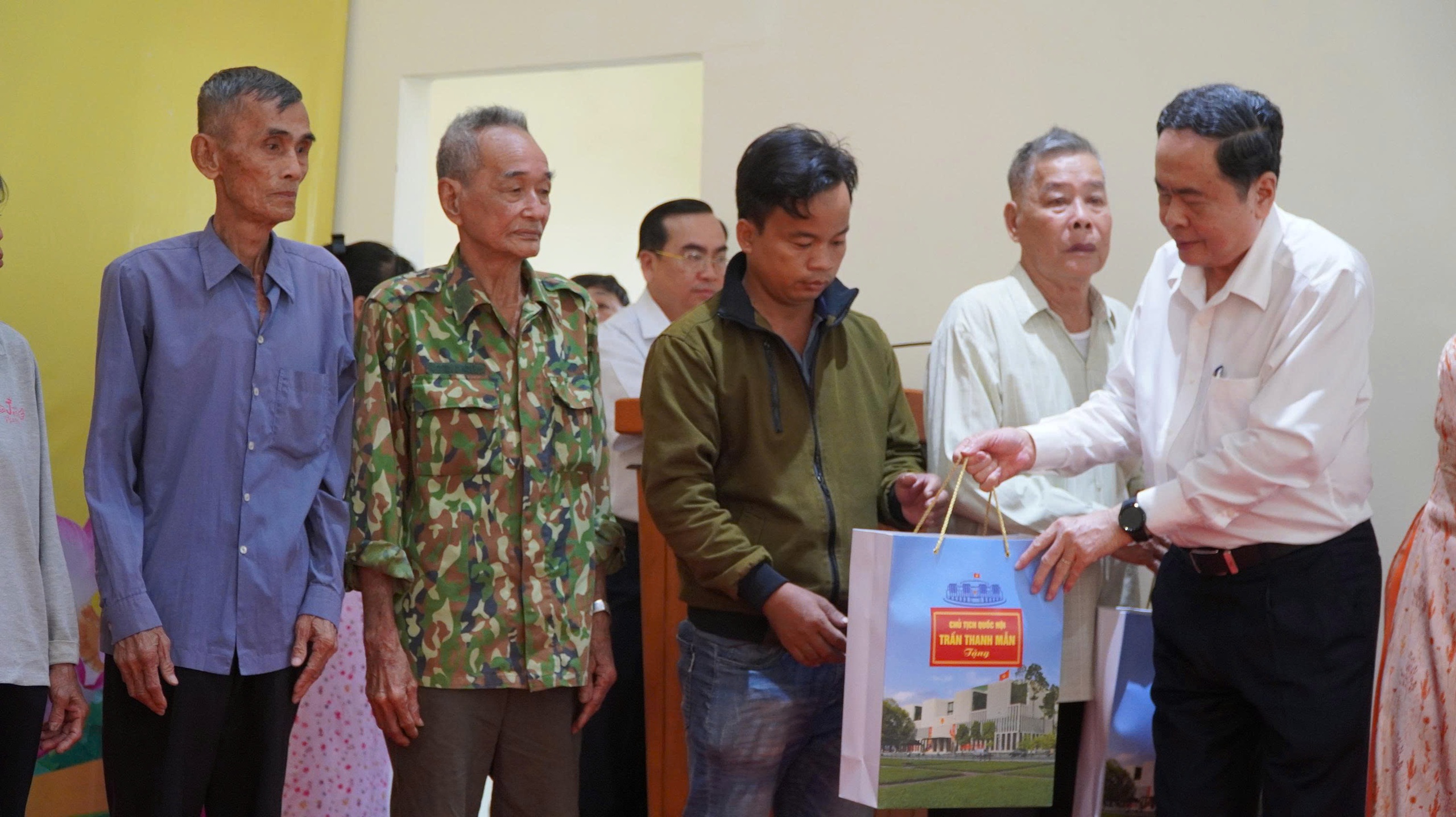 Chủ tịch Quốc hội Trần Thanh Mẫn l&agrave;m việc tại Đồng Th&aacute;p , th&uacute;c đẩy ph&aacute;t triển bầu cử 2026 - Ảnh 4.
