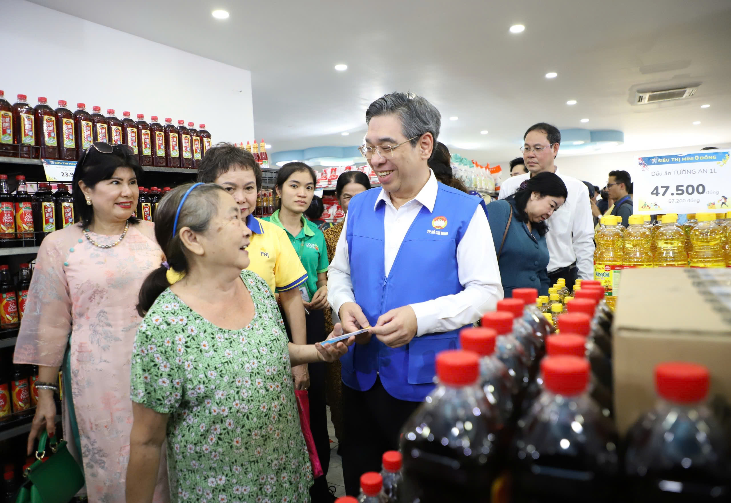 Ng&agrave;y hội Xu&acirc;n đo&agrave;n kết - Tết nghĩa t&igrave;nh TPHCM 2026 với 10 . 000 Người tham gia - Ảnh 1.
