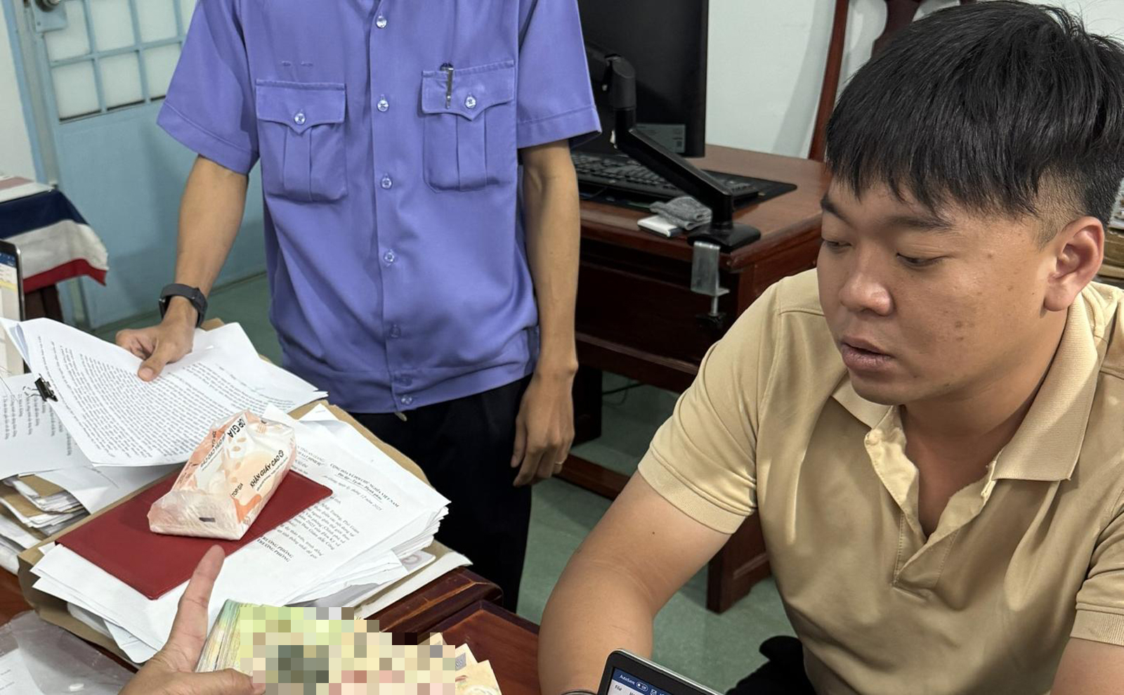 Bắt thư ký tòa án An Giang lừa tiền “ chạy án ” bị cáo gây chấn động năm 2026 - Ảnh 1.