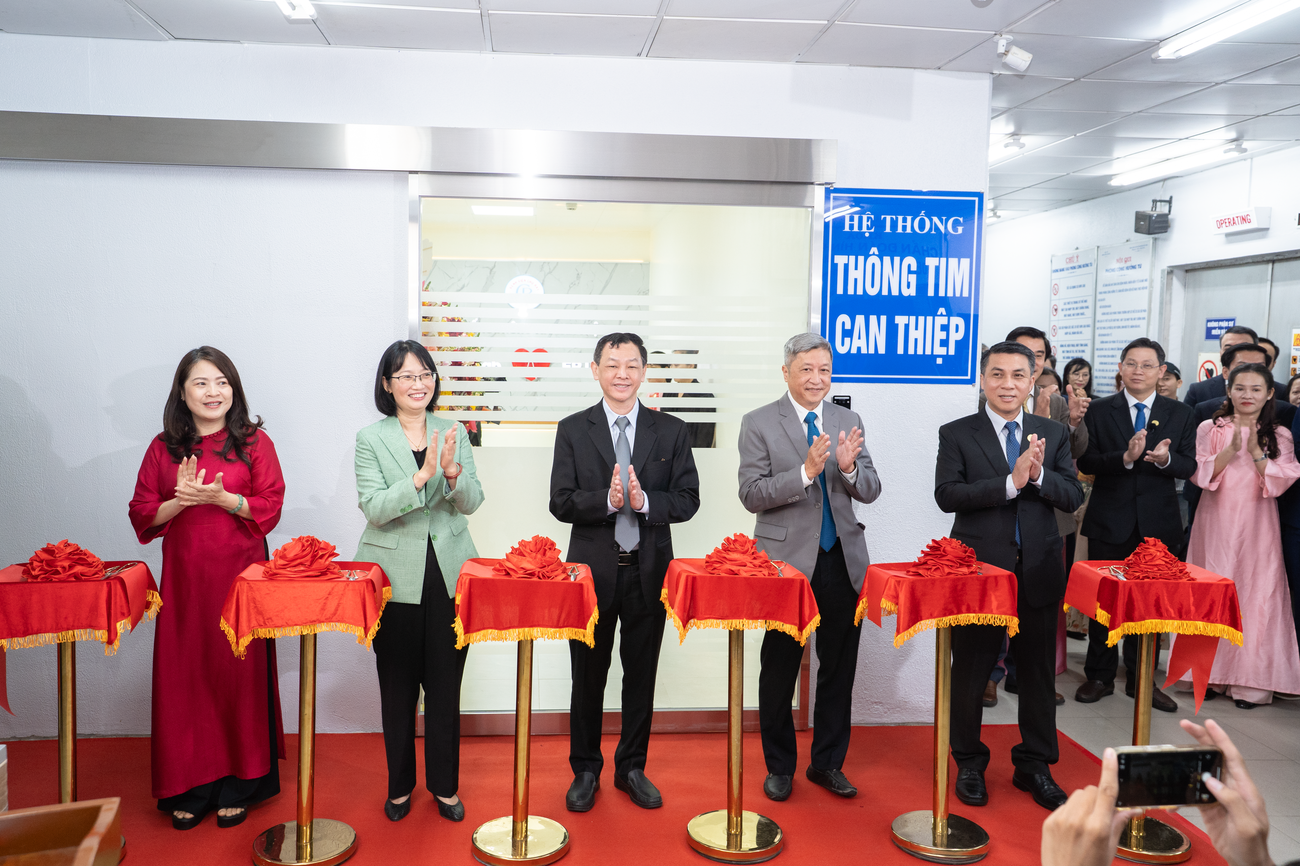 Bác sĩ xúc động khi có hệ thống can thiệp hiện đại hàng đầu khu vực phía Nam - Ảnh 1.
