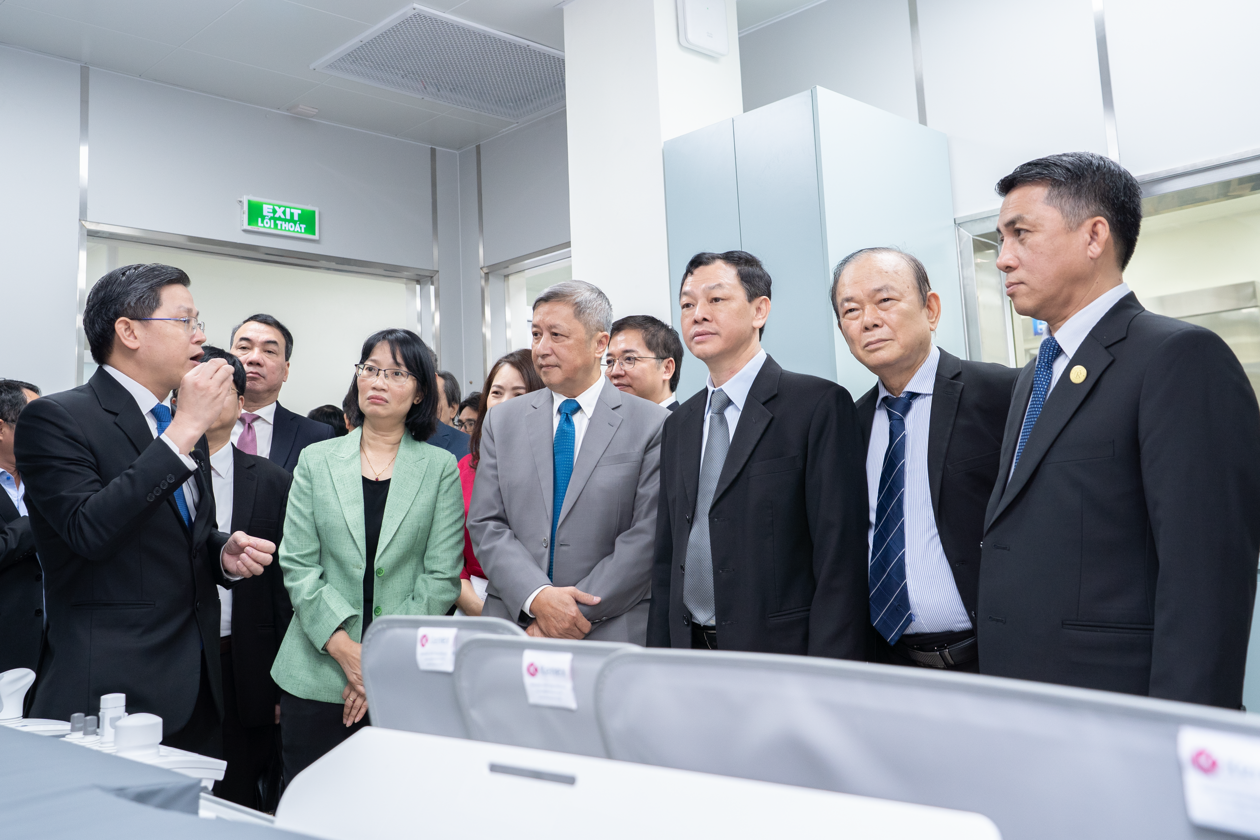 Bác sĩ xúc động khi có hệ thống can thiệp hiện đại hàng đầu khu vực phía Nam - Ảnh 2.