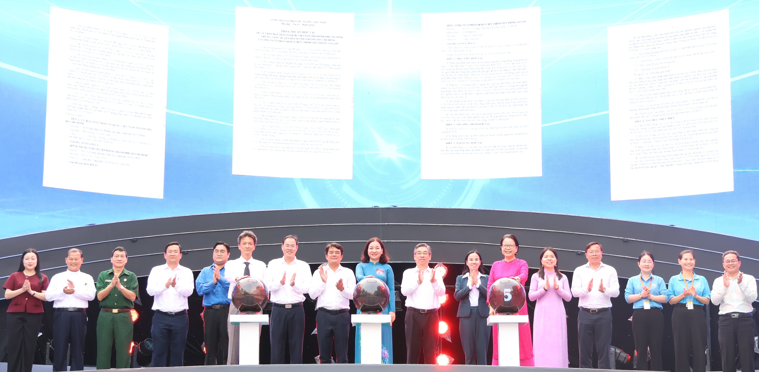 Ng&agrave;y hội Xu&acirc;n đo&agrave;n kết - Tết nghĩa t&igrave;nh TPHCM 2026 với 10 . 000 Người tham gia - Ảnh 9.