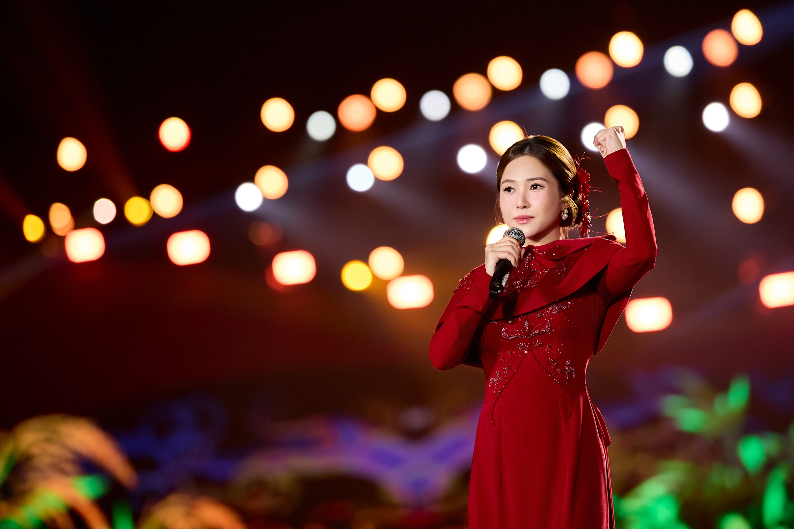 Bản hit mới của Hương Tràm - Ảnh 3.