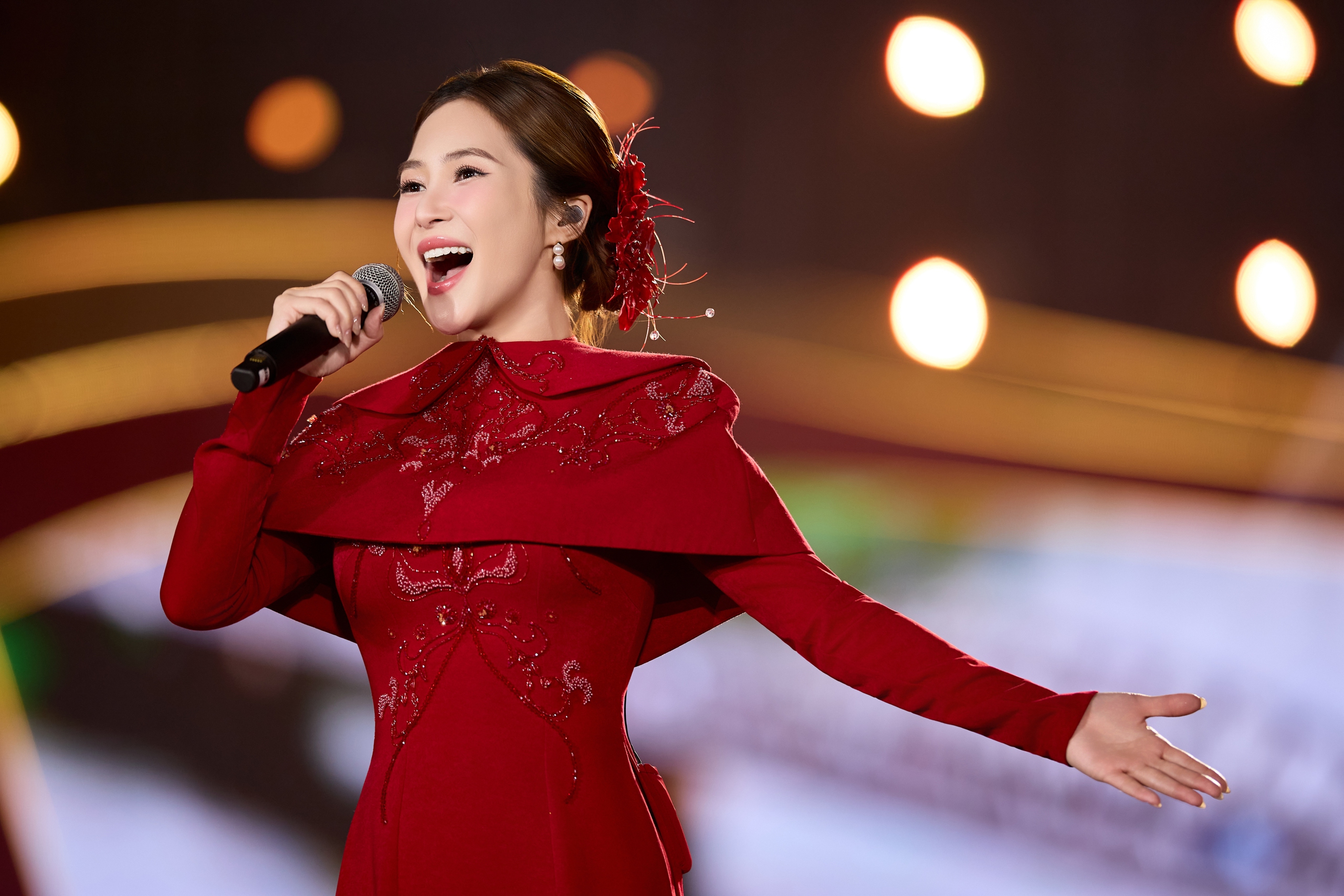 Bản hit mới của Hương Tràm - Ảnh 2.