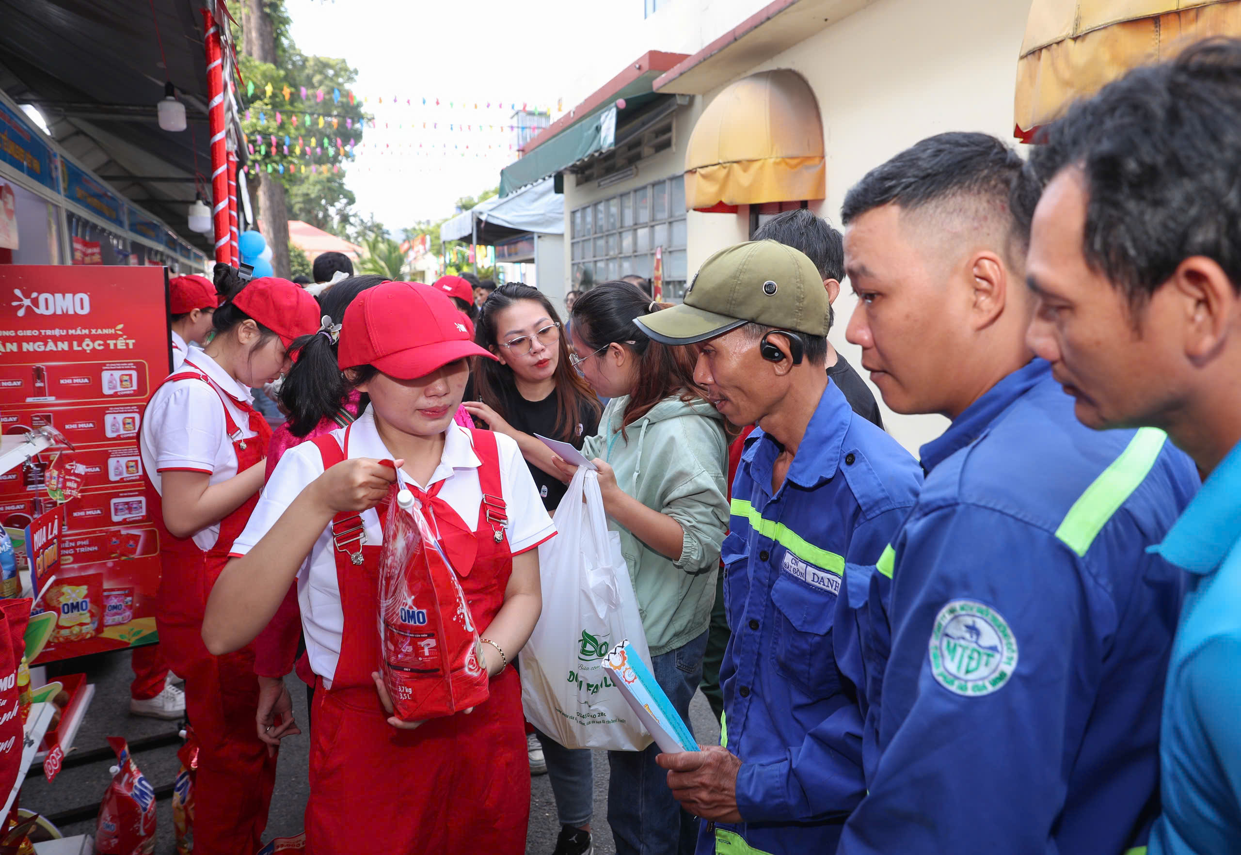 Ngày hội ấm áp của người lao động - Ảnh 3.