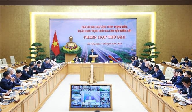 Thủ tướng yêu cầu khẩn trương triển khai dự án đường sắt tốc độ cao Bắc - Nam - Ảnh 1.