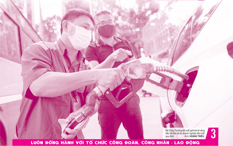 Báo in ngày 1-2: Có nên để doanh nghiệp tự quyết giá xăng dầu?