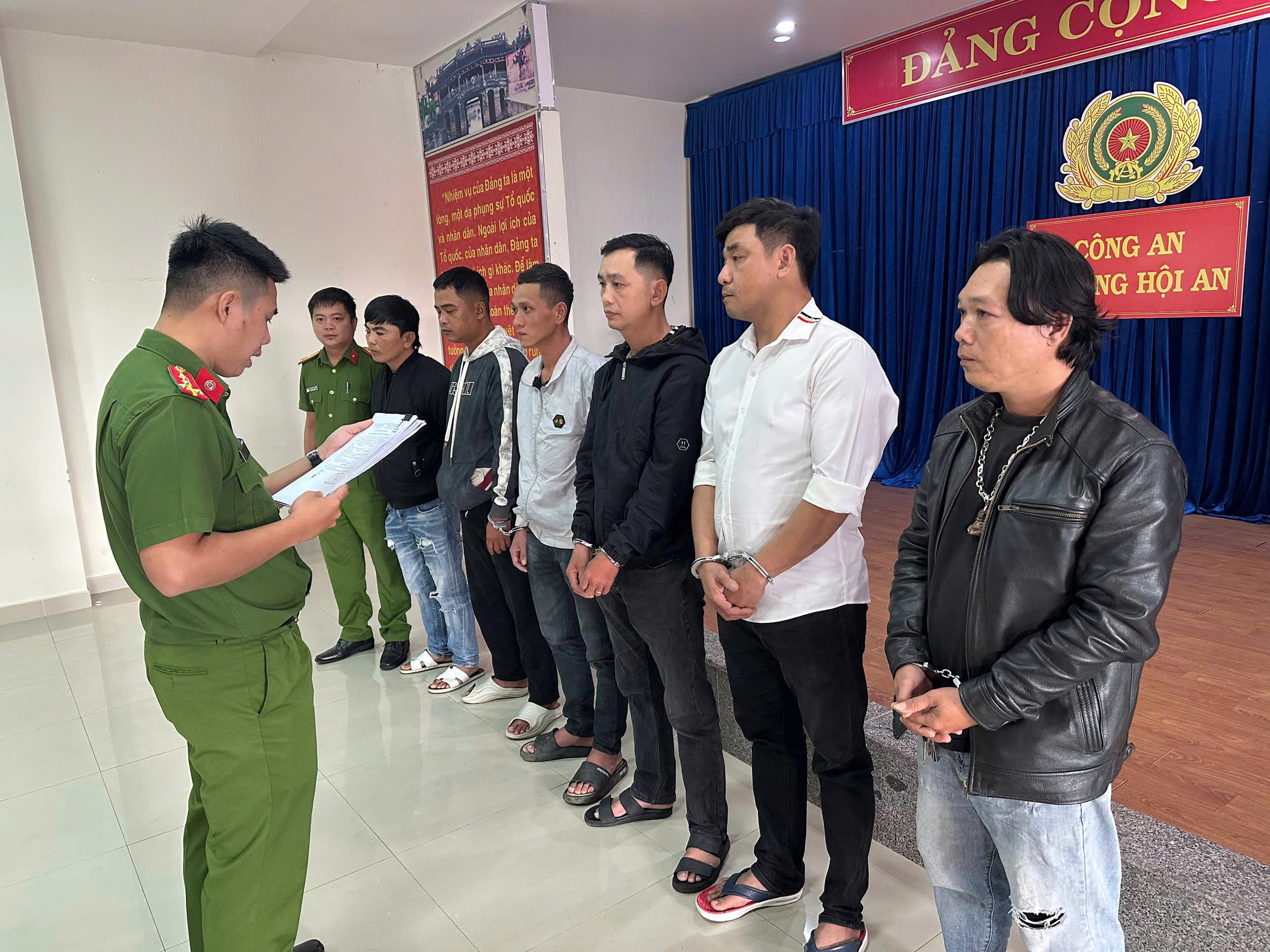 Phục hồi điều tra vụ án 7 năm trước, Công an Đà Nẵng bắt 6 bị can - Ảnh 1.