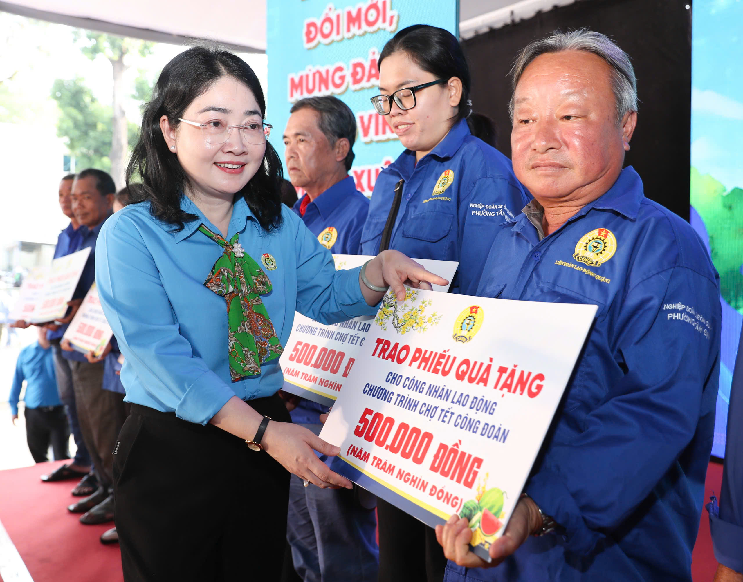 12 triệu lượt đo&agrave;n vi&ecirc;n, người lao động được C&ocirc;ng đo&agrave;n chăm lo Tết - Ảnh 14.