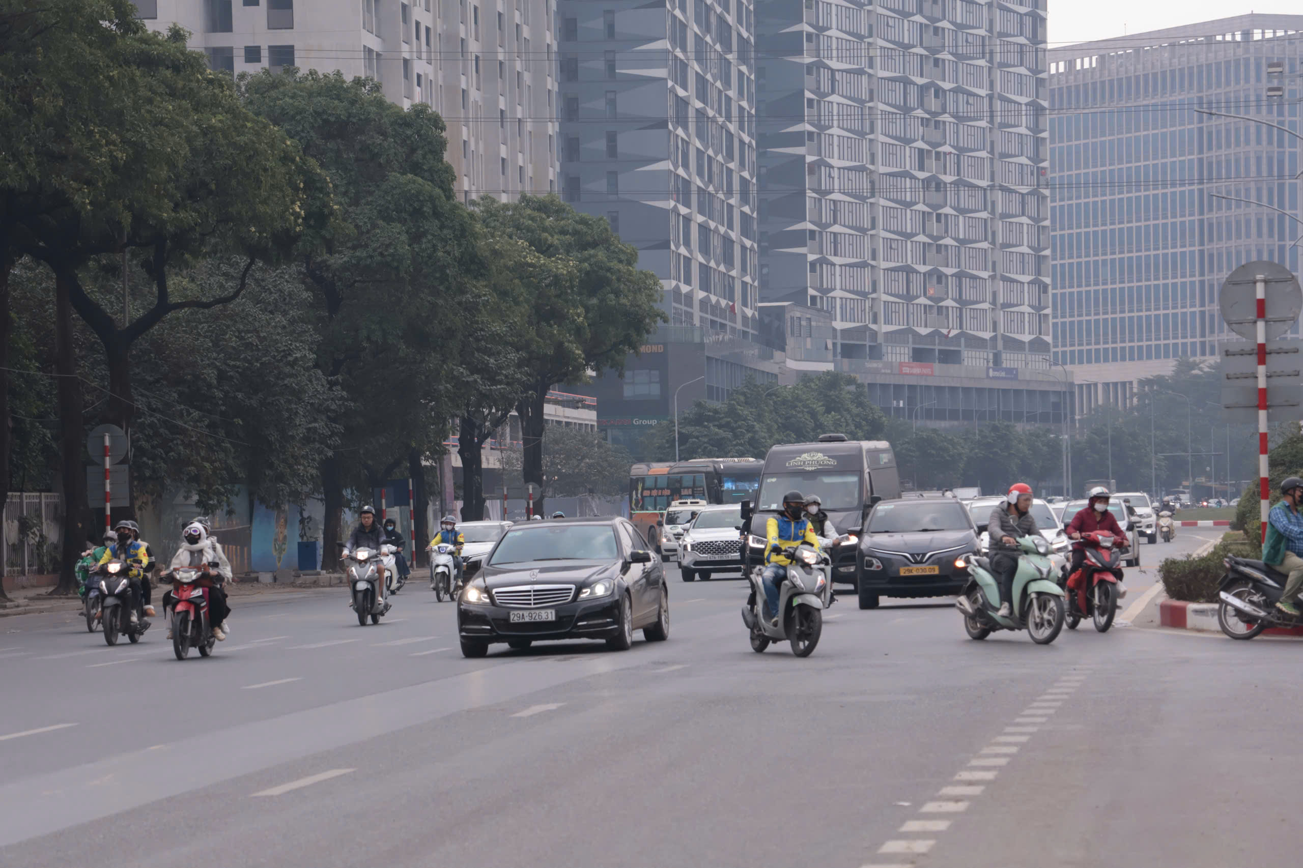 Nhiều tuyến đường ở Hà Nội ùn ứ sau kỳ nghỉ Tết Dương lịch 2026 - Ảnh 3.