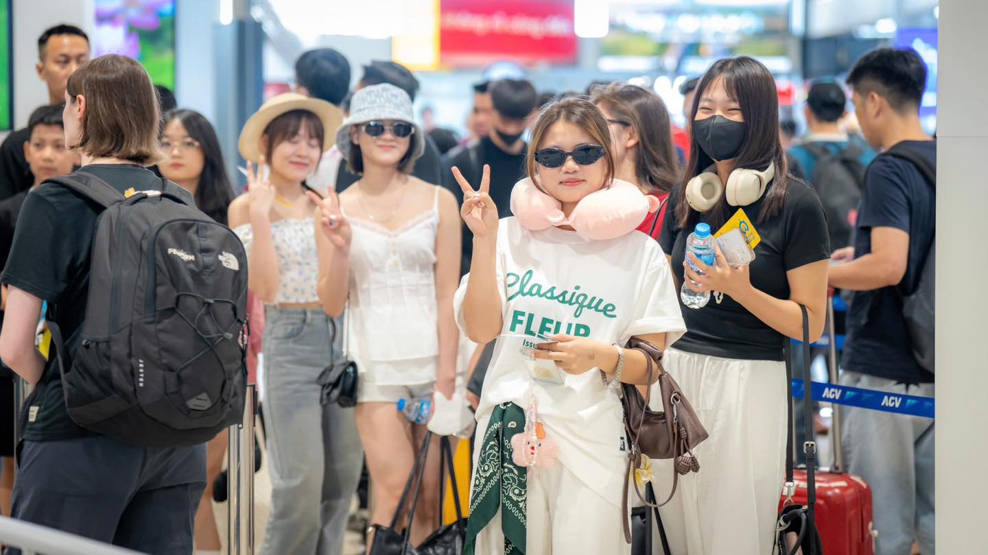 Cảng H&agrave;ng kh&ocirc;ng quốc tế Nội B&agrave;i ghi nhận ng&agrave;y cao điểm Tết Dương lịch 2026 - Ảnh 1.