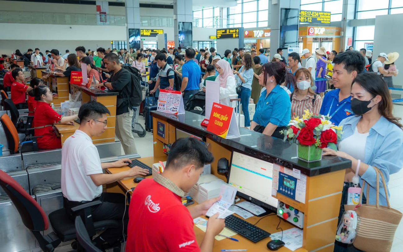 Cận cảnh Nội Bài trong ngày chuyến bay quốc tế đạt mức kỷ lục
