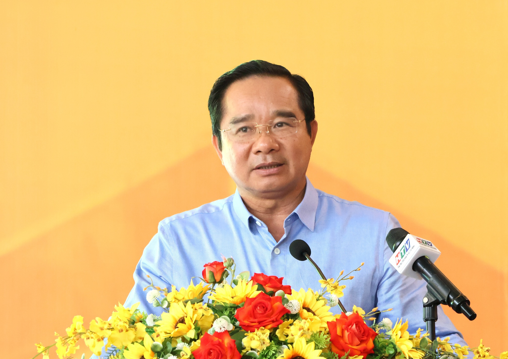 Chủ tịch UBND TPHCM: Mọi việc làm phải xuất phát từ nhu cầu người dân - Ảnh 1.