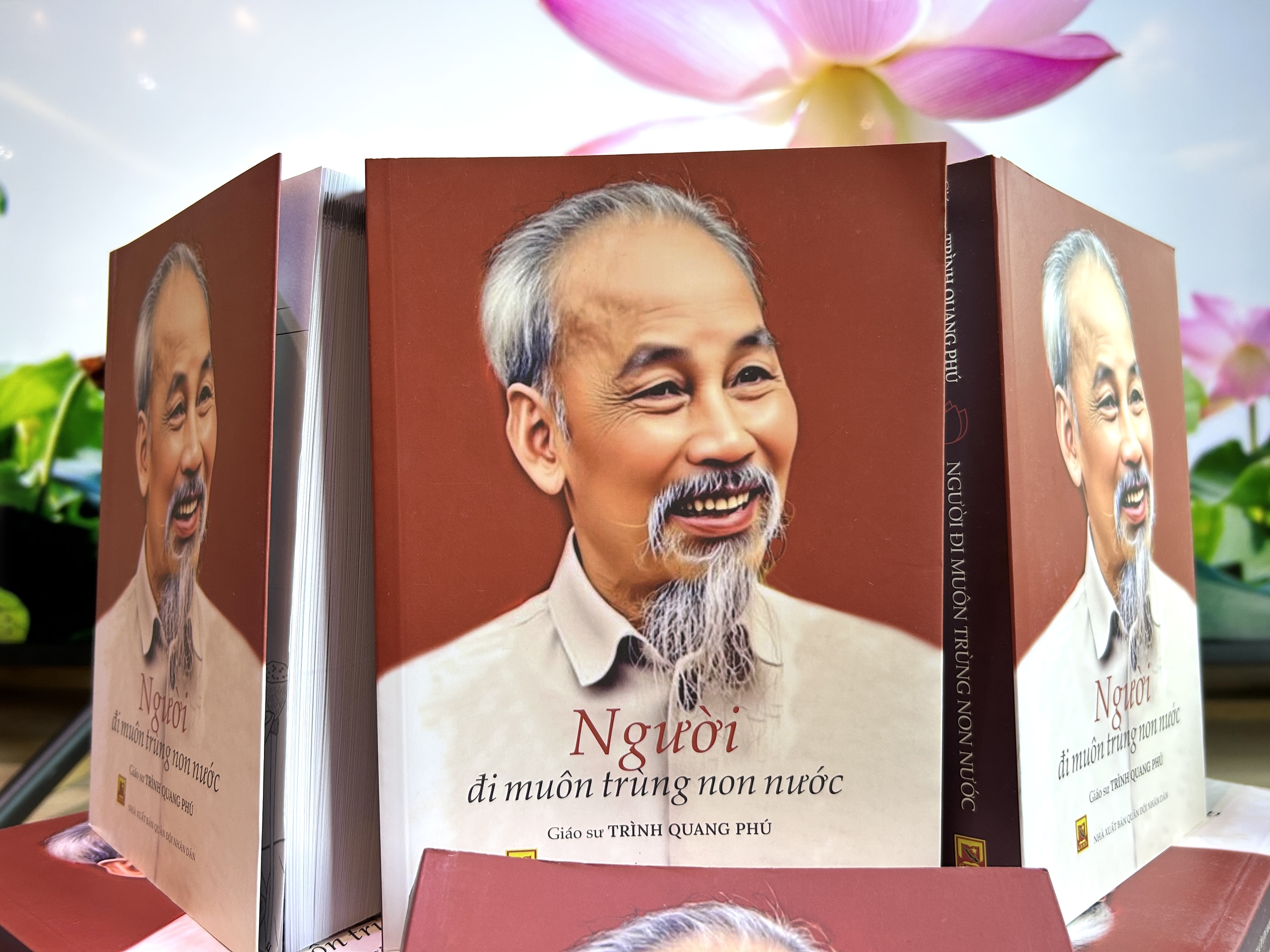  "Người đi mu&ocirc;n tr&ugrave;ng non nước":  - Ảnh 2.