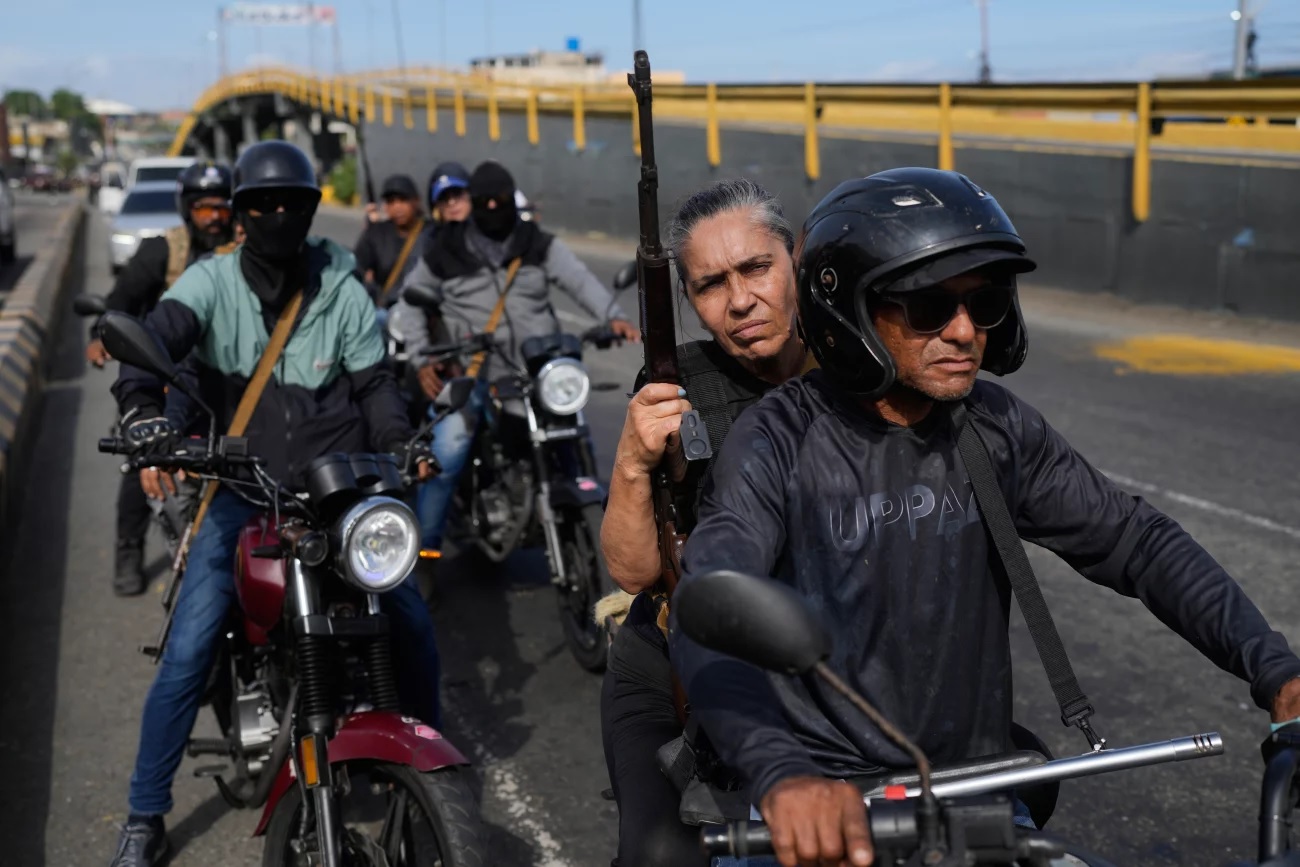 Những h&igrave;nh ảnh đầu ti&ecirc;n từ Venezuela sau đ&ecirc;m bị đột k&iacute;ch - Ảnh 9.