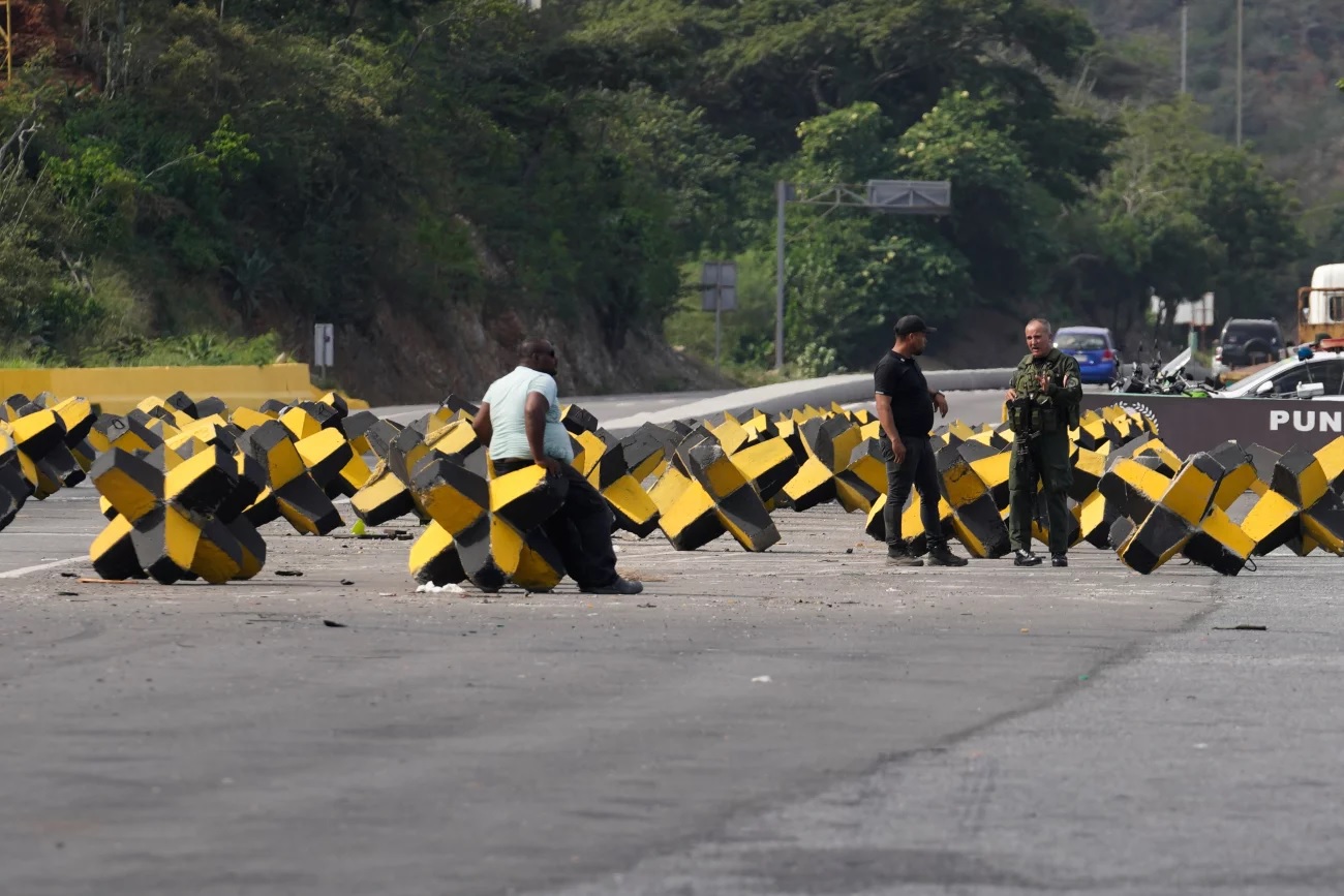 Những h&igrave;nh ảnh đầu ti&ecirc;n từ Venezuela sau đ&ecirc;m bị đột k&iacute;ch - Ảnh 3.
